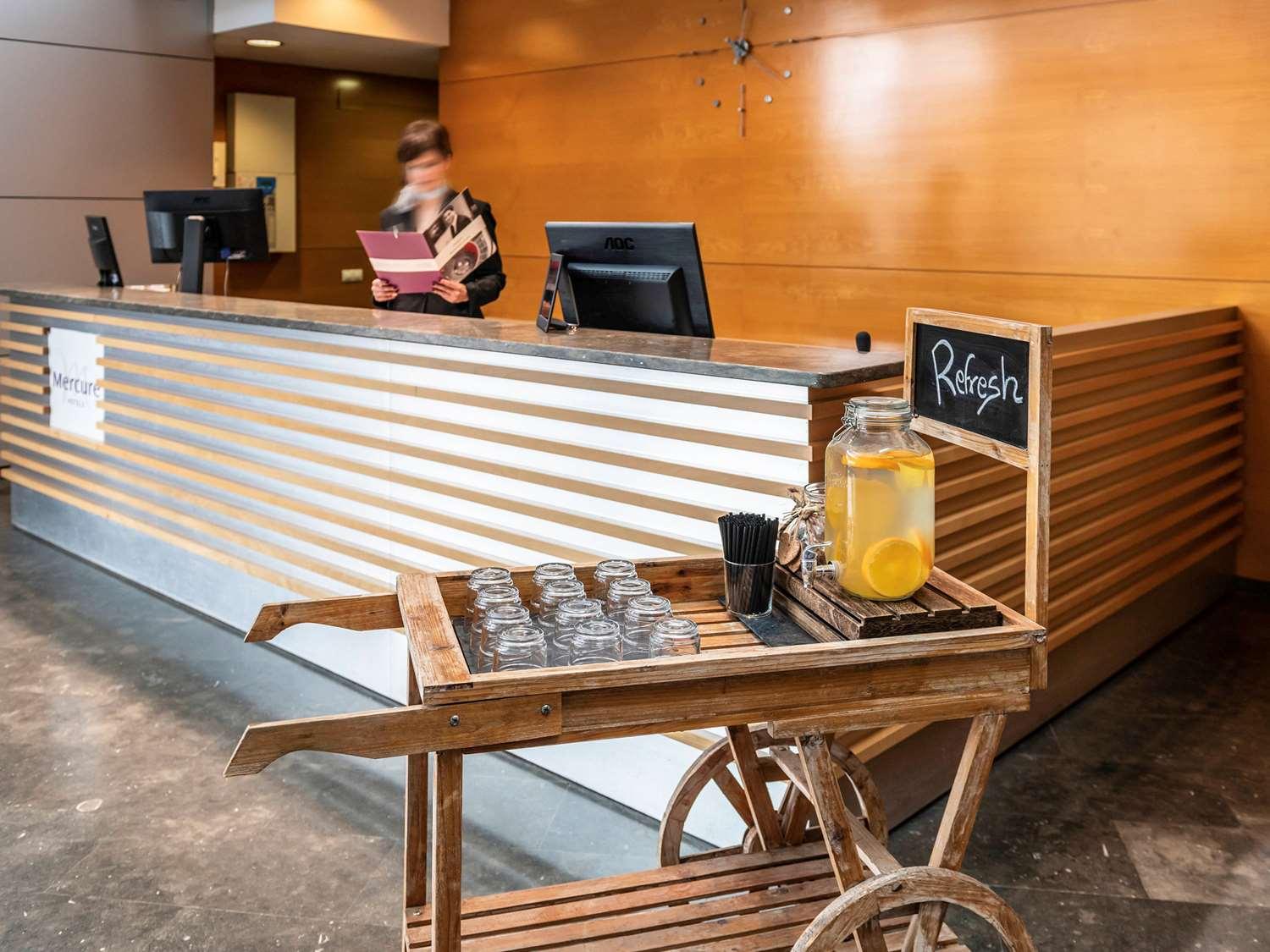 Vista Exterior Towers Rotana