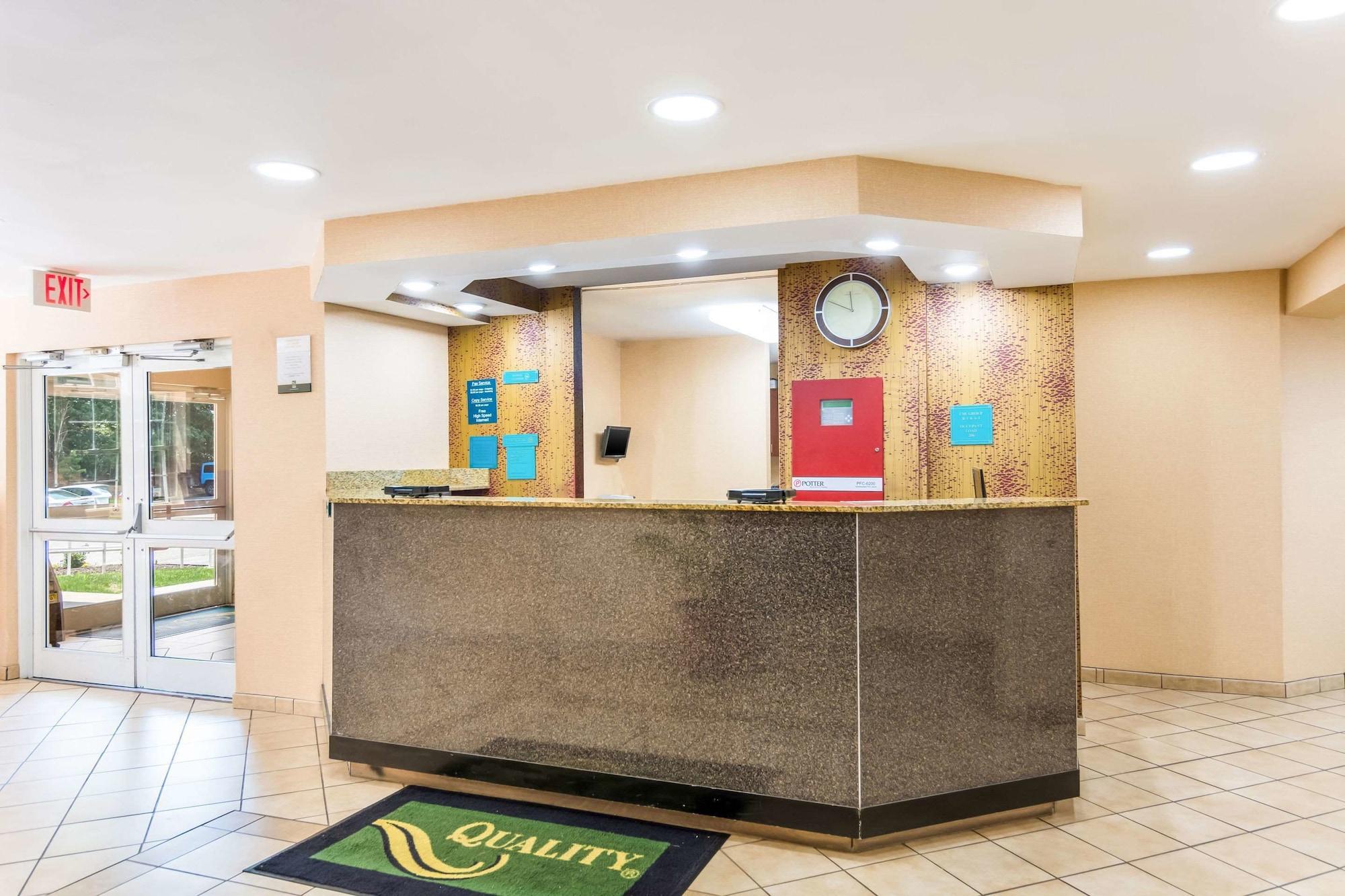 Vista Lobby Quality Inn Chester - South Richmond