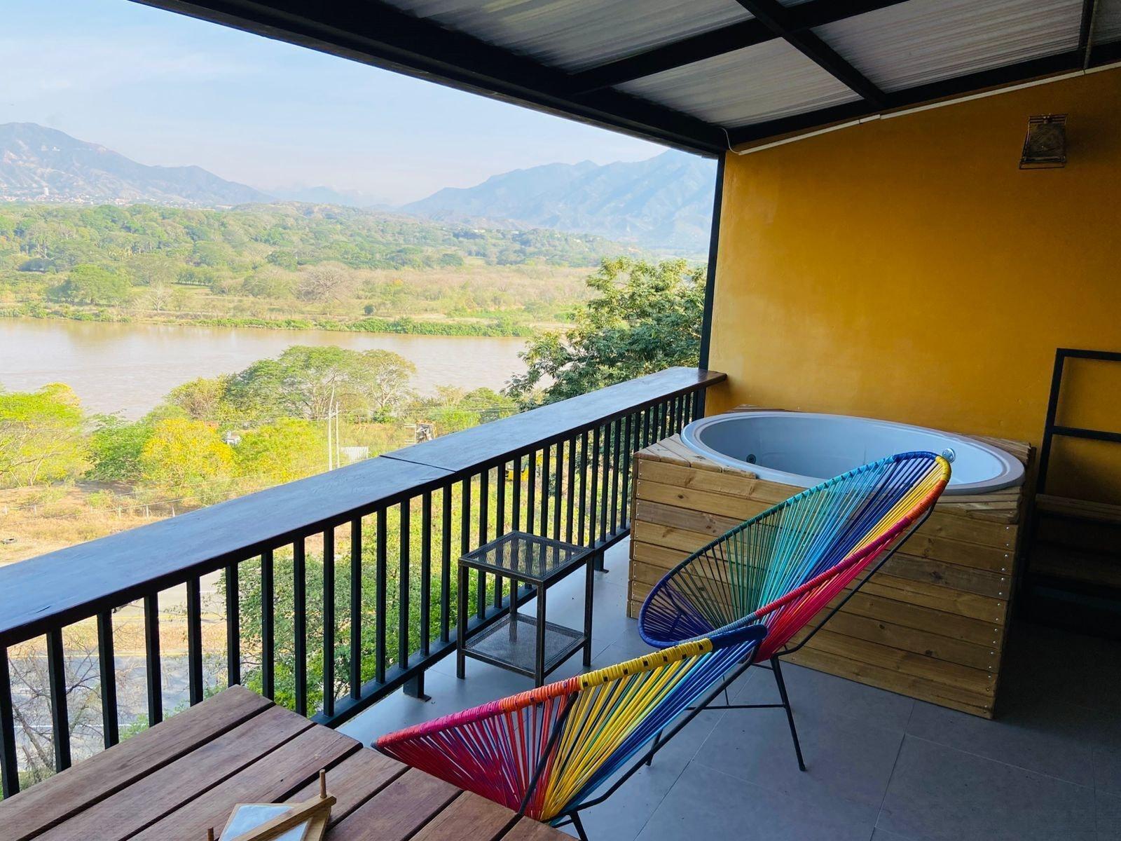 Equipamiento de Habitación Cautiva Hotel