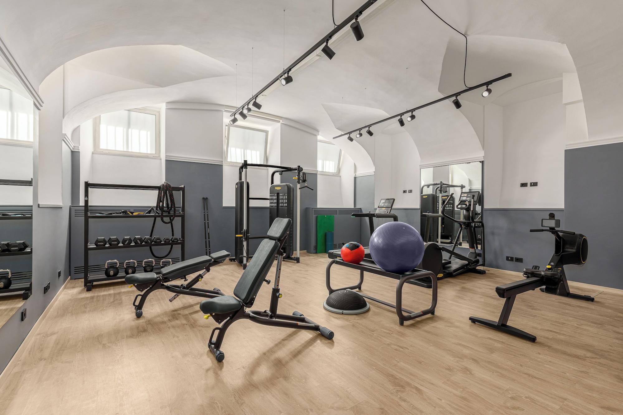 Gimnasio Room Mate Collection Mia, Rome Colosseum
