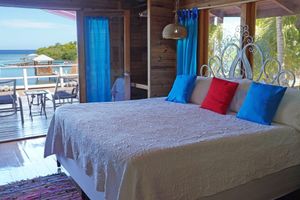 Alquiler Vacacional - 2BR Beach House Dolphin Views DAILY From LARGE DECK A/C Utilities INCL.
