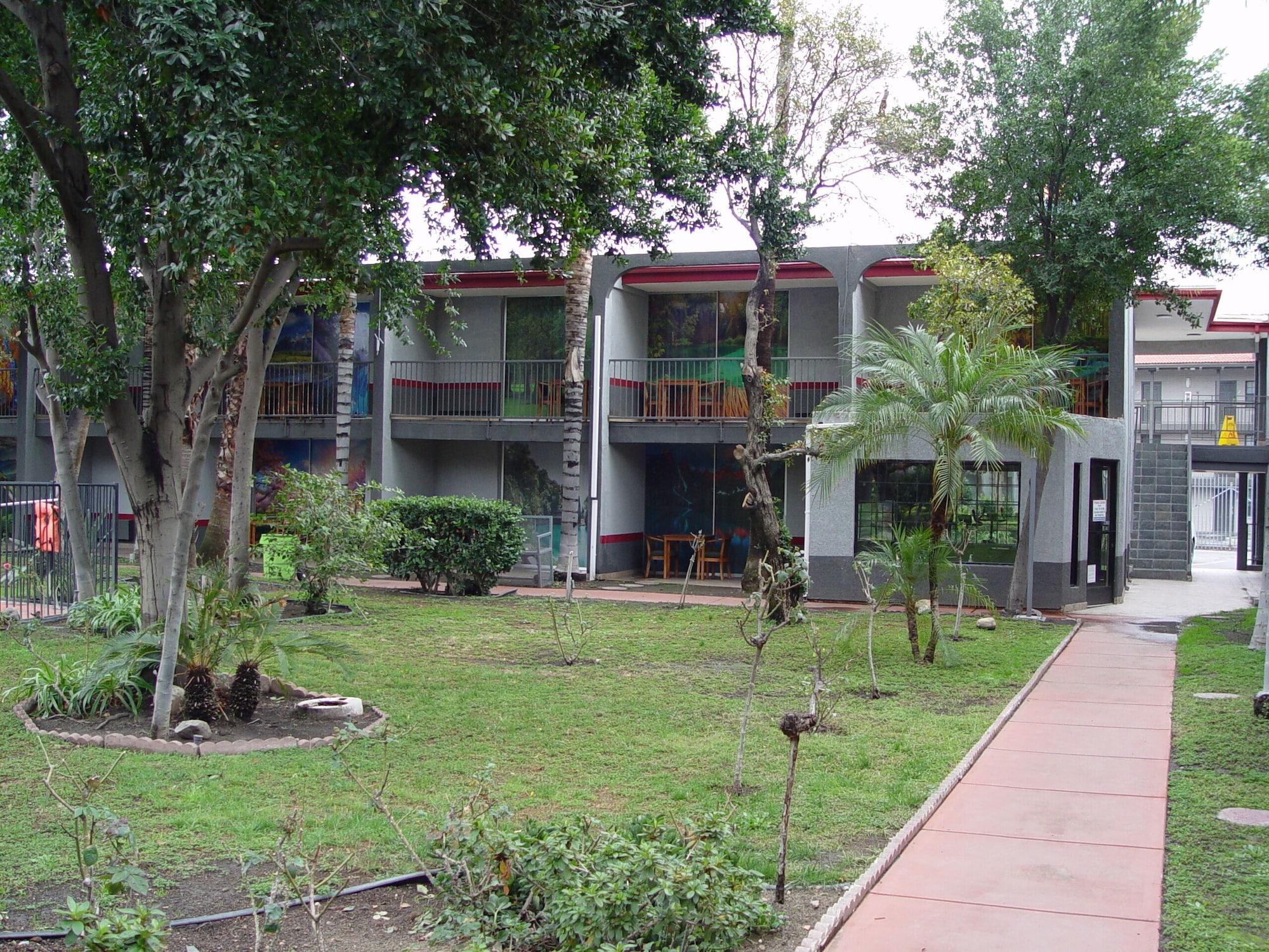 Vista Exterior Clarion Hotel Bakersfield North