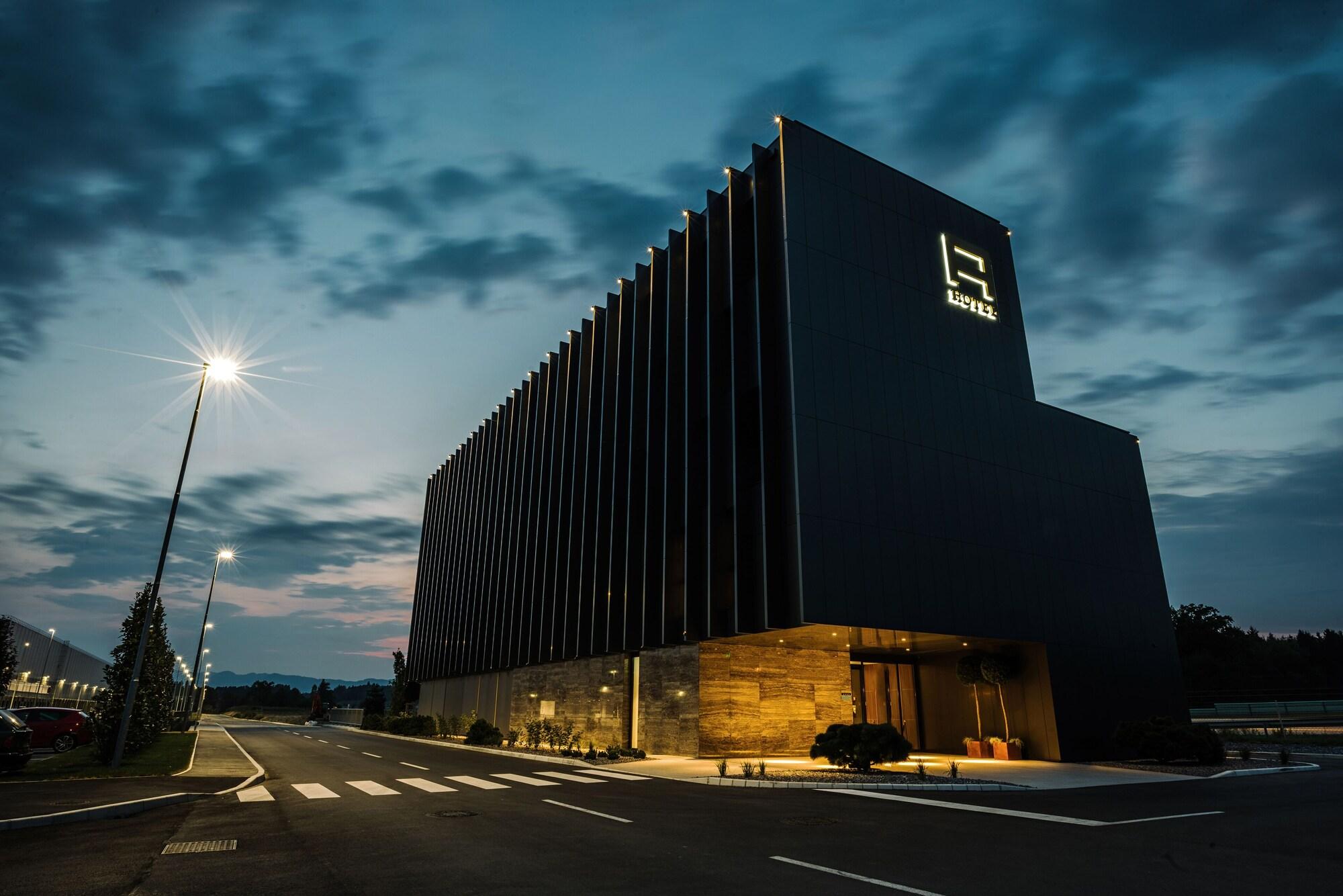 Vista Exterior Hotel A Plus