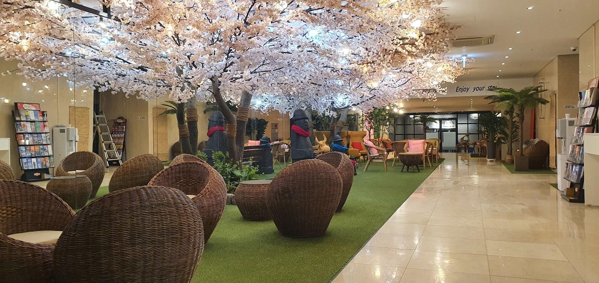 Vista Lobby Grandmillions Hotel