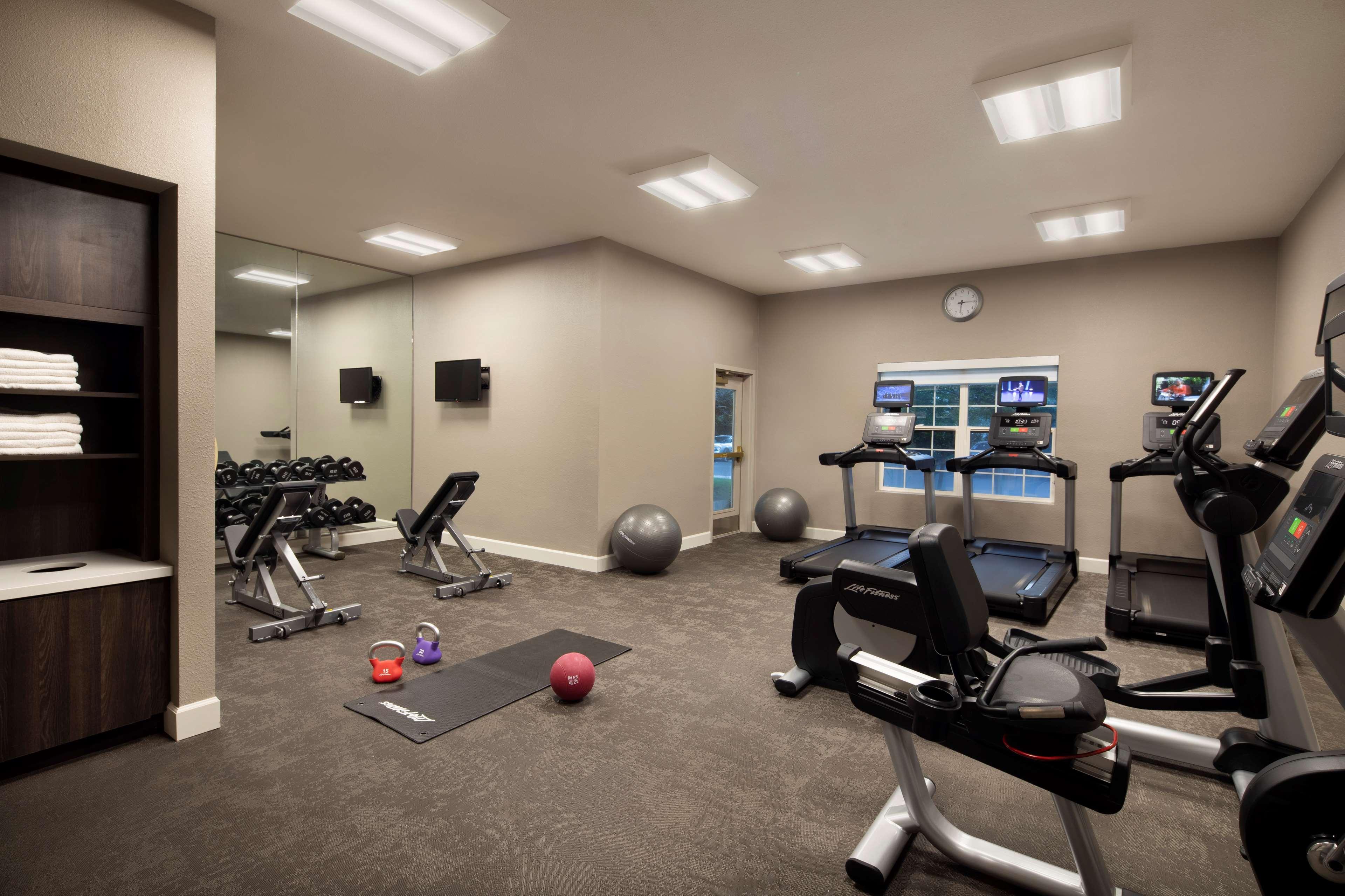 Gimnasio Sonesta ES Suites Fresno
