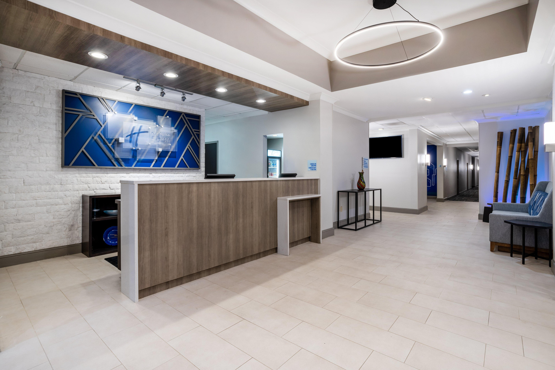Vista Lobby Holiday Inn Express Hotel & Suites New Tampa I-75 by IHG