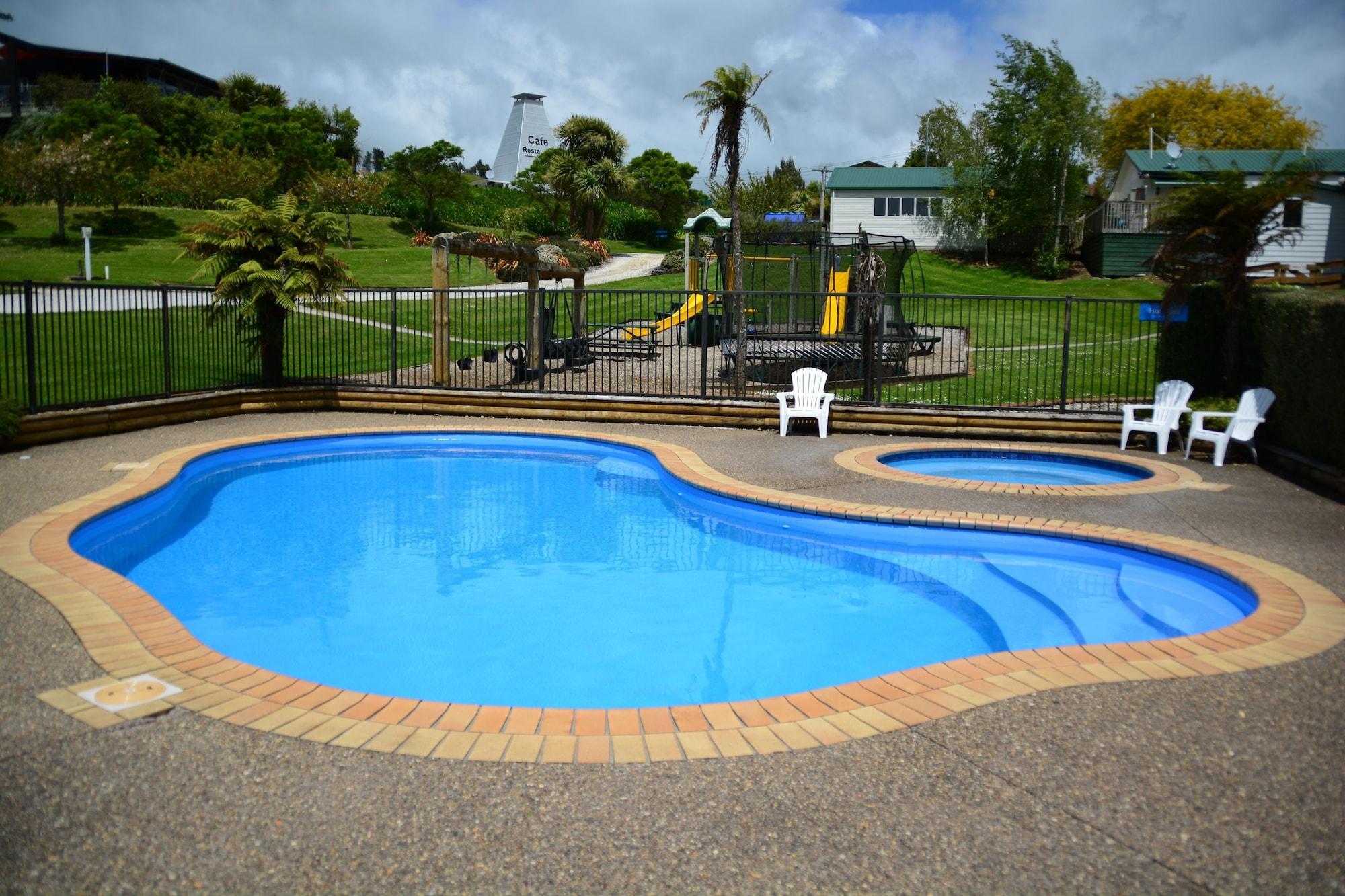 Vista Piscina Waitomo Top 10 Holiday Park