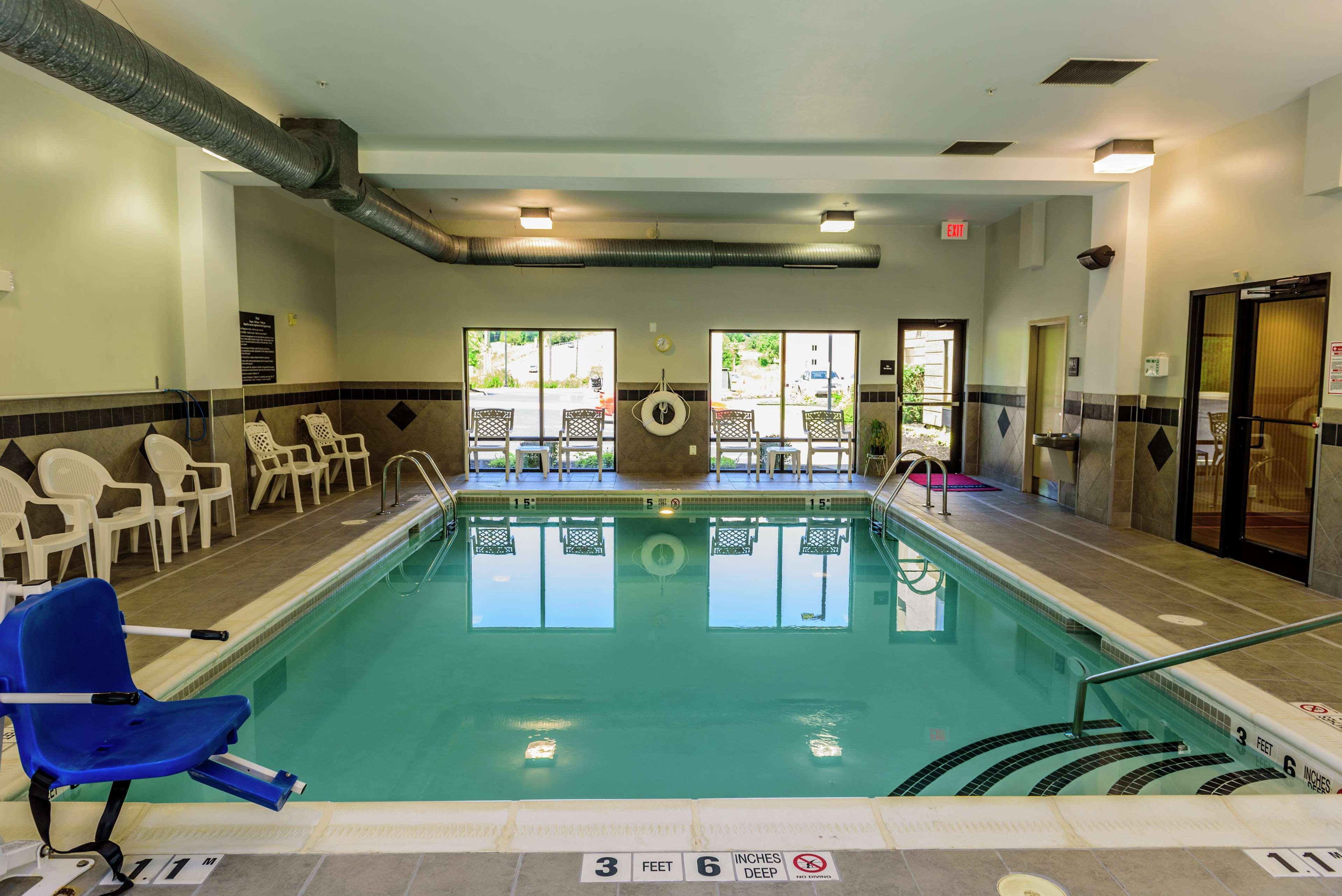 Vista Piscina Hampton Inn & Suites Jamestown