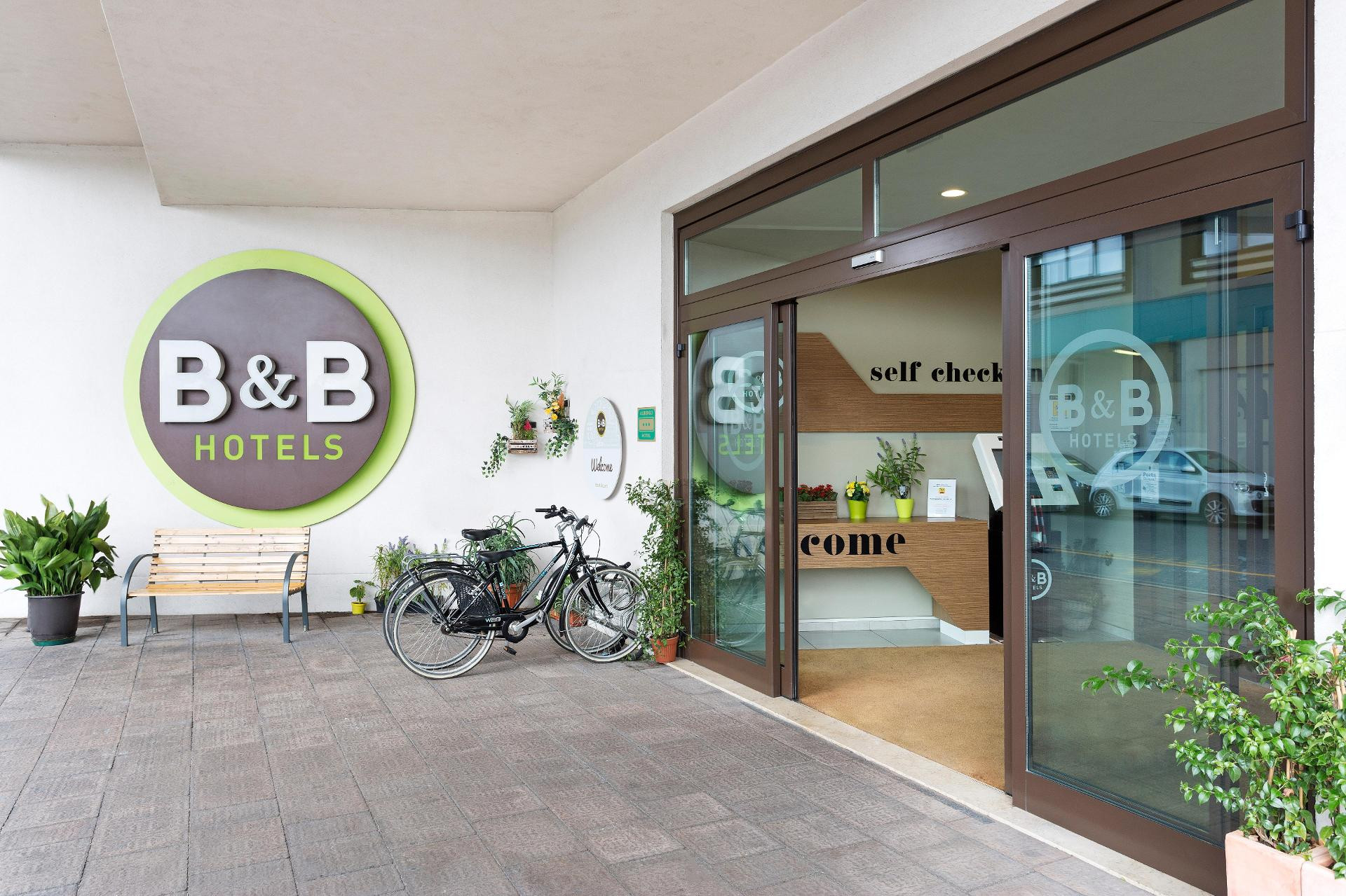 Vista Exterior B&B Hotel Milano - Monza