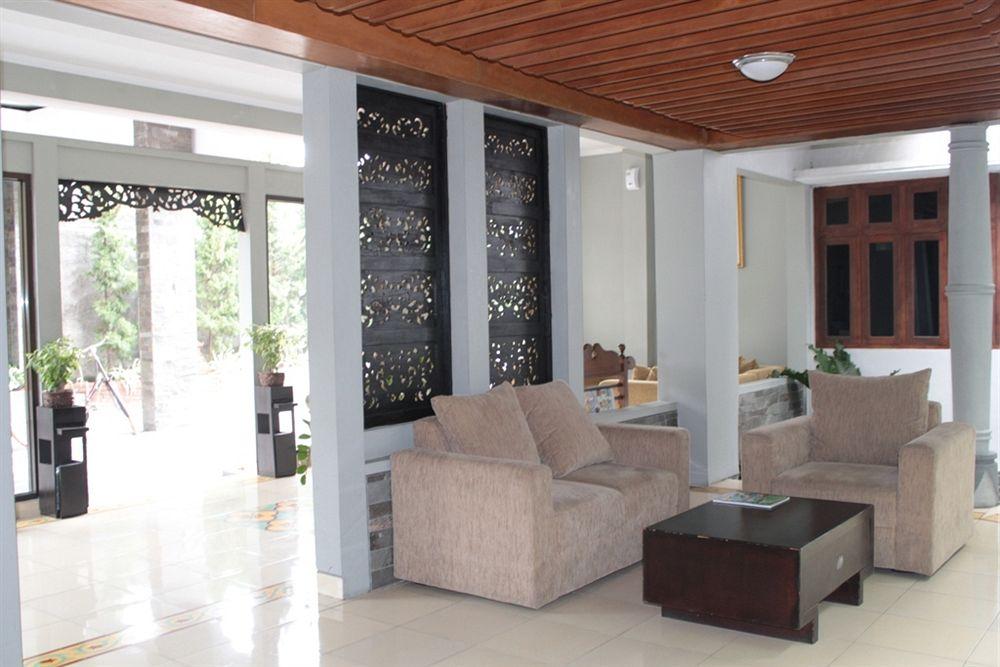 Vista Lobby Cakra Kusuma Hotel