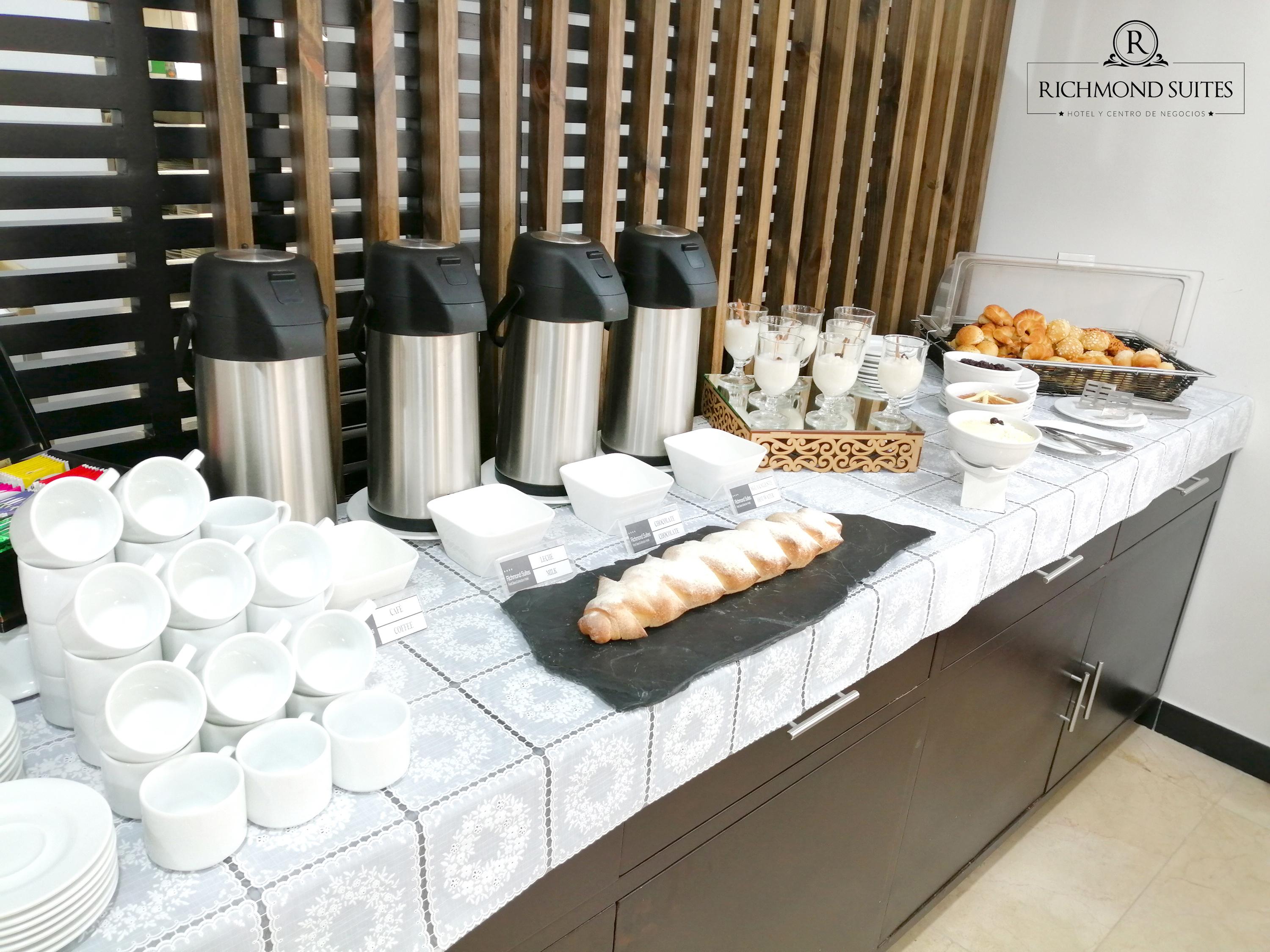 Varios Richmond Suites Hotel