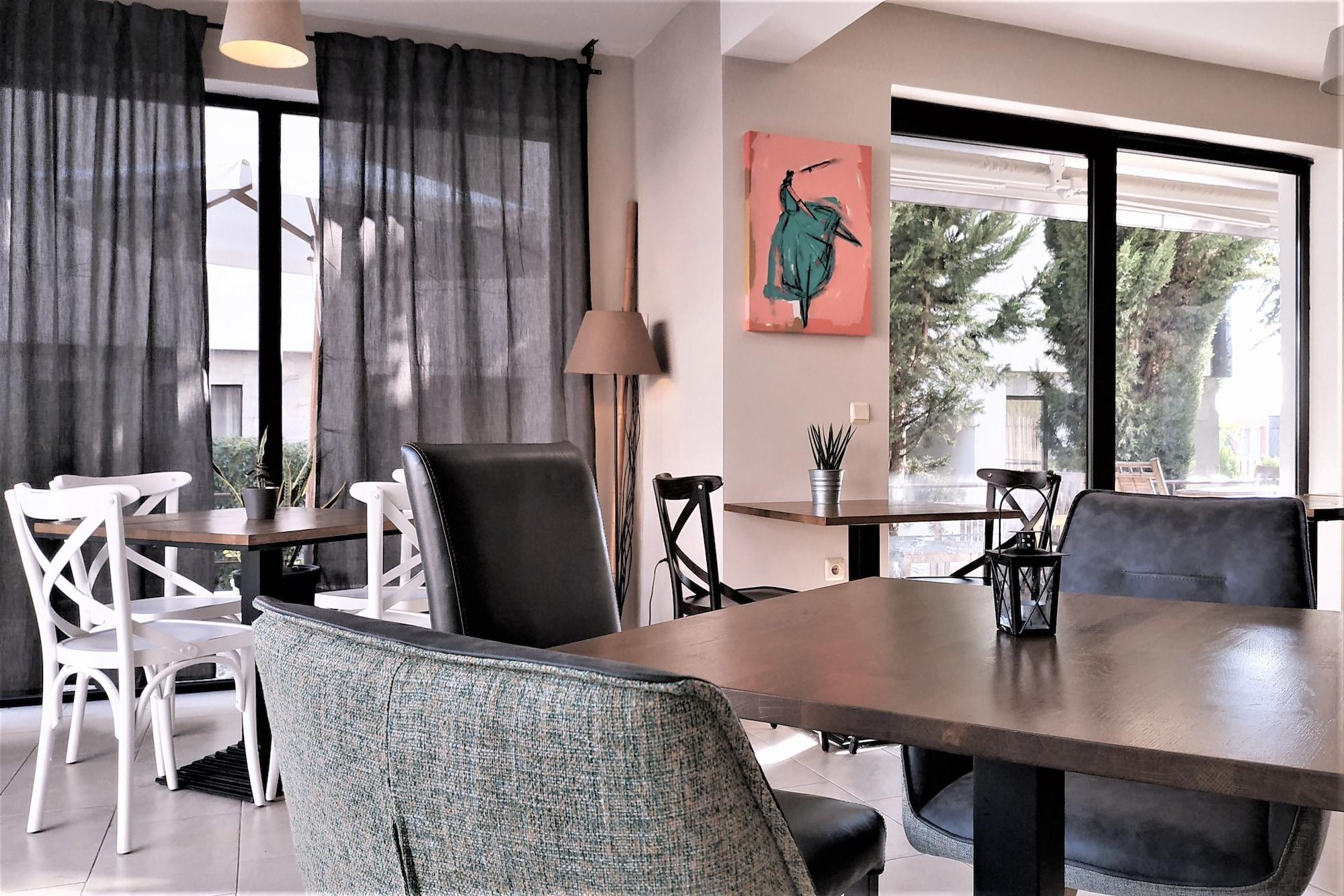 Restaurant New Line Village Apartments