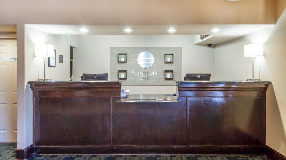 Vista Lobby Quality Inn Tulsa - Downtown West