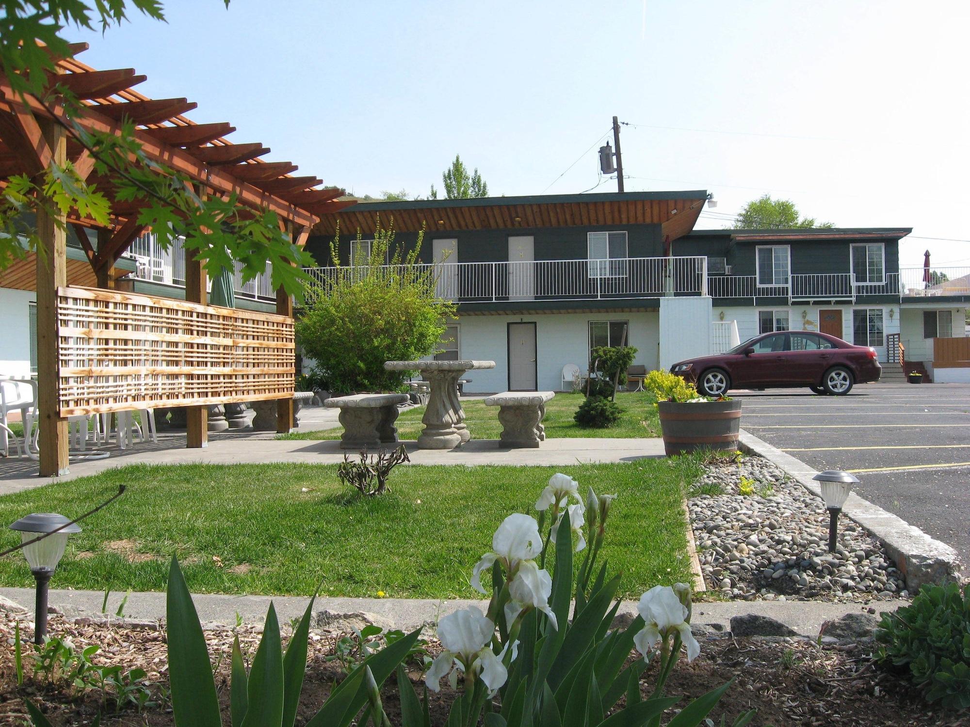 Vista Exterior Masters Inn