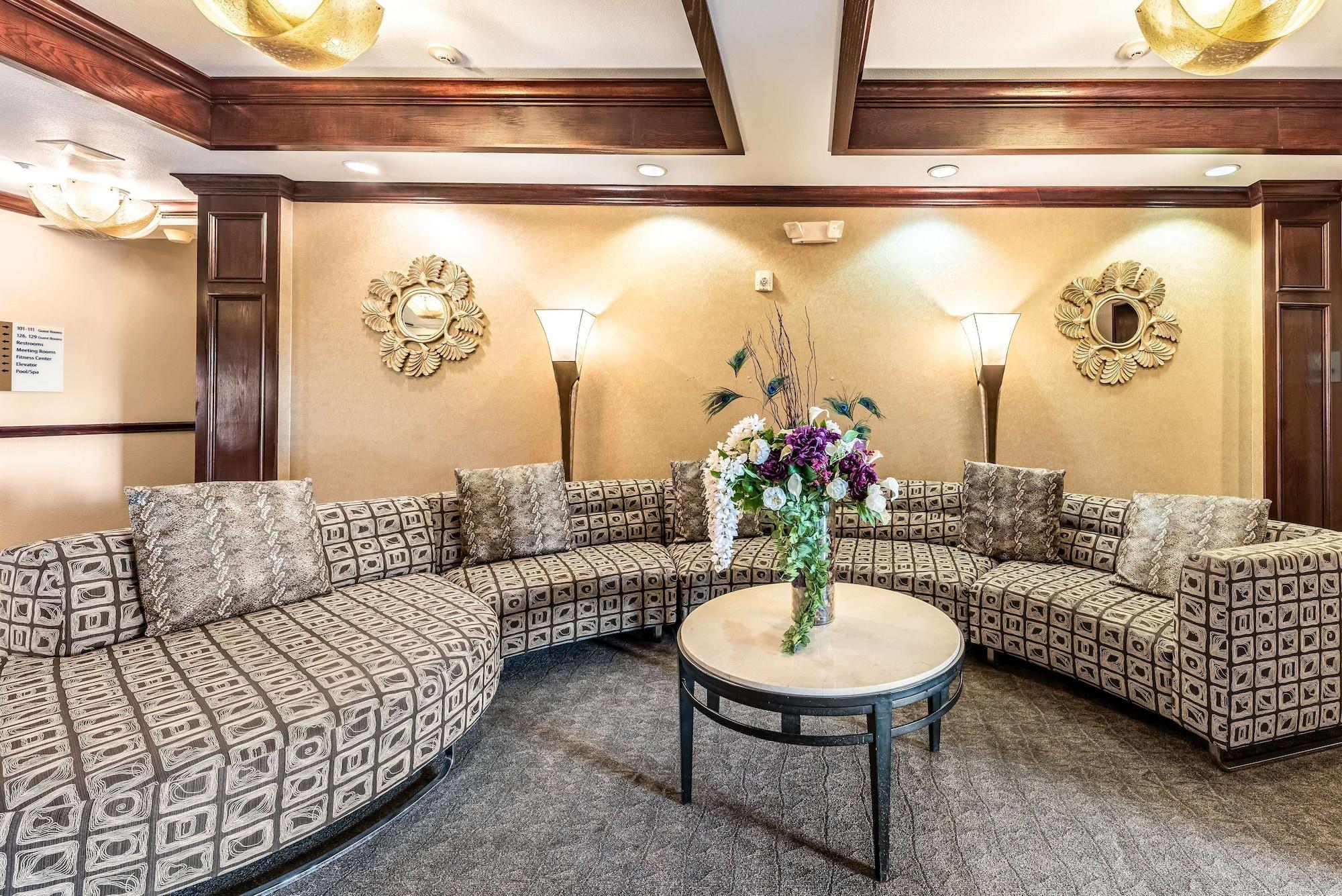 Vista Lobby Red Lion Inn & Suites Mineral Wells