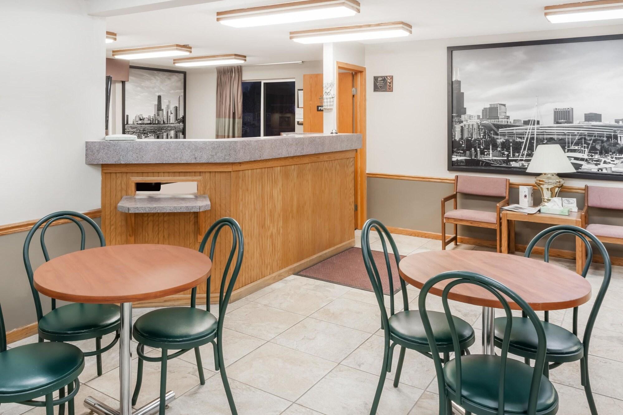 Vista Lobby Super 8 by Wyndham Watseka