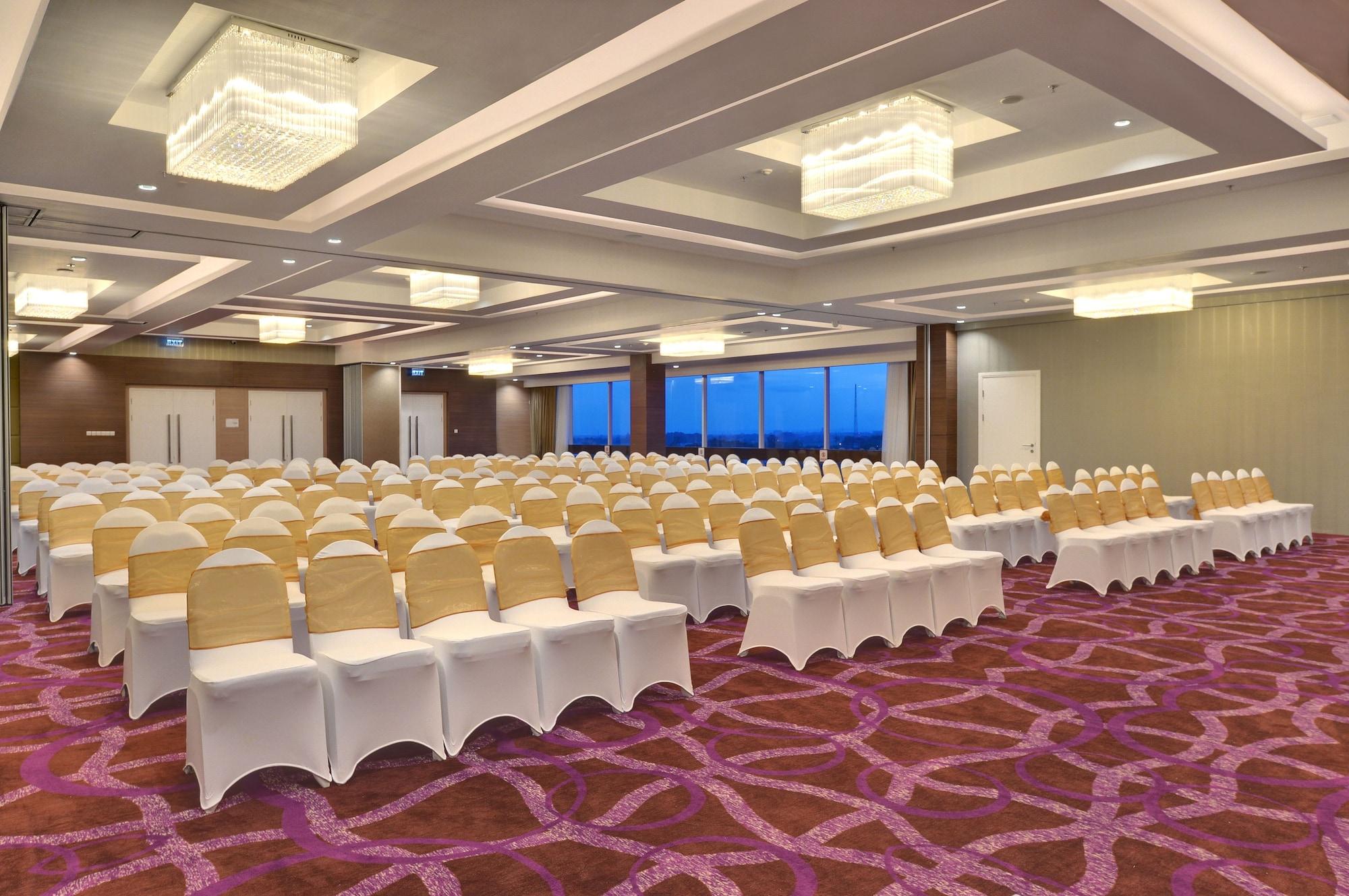 Salón de Baile Platinum Adisucipto Hotel & Conference