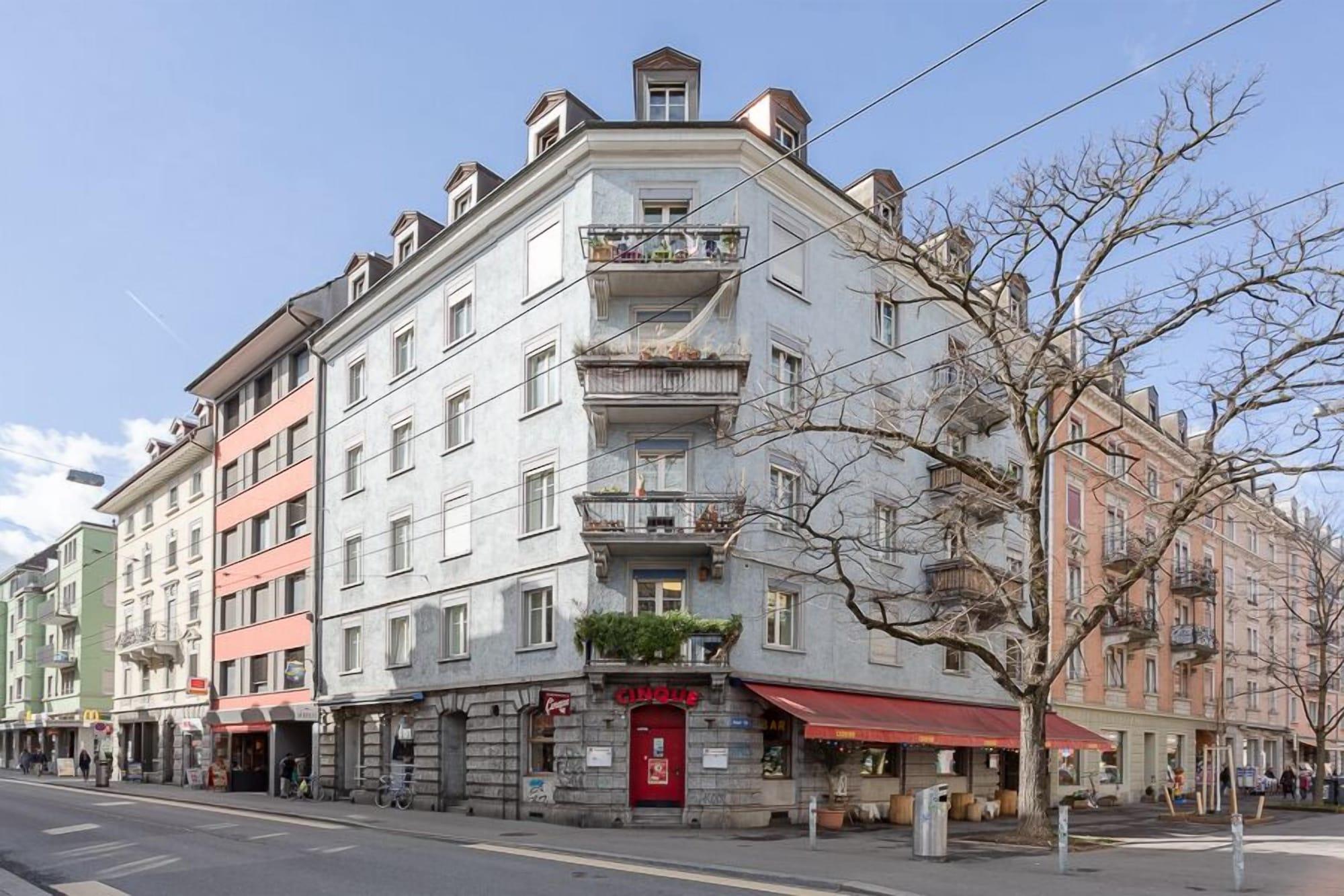 Vista Exterior Swiss Star Longstreet