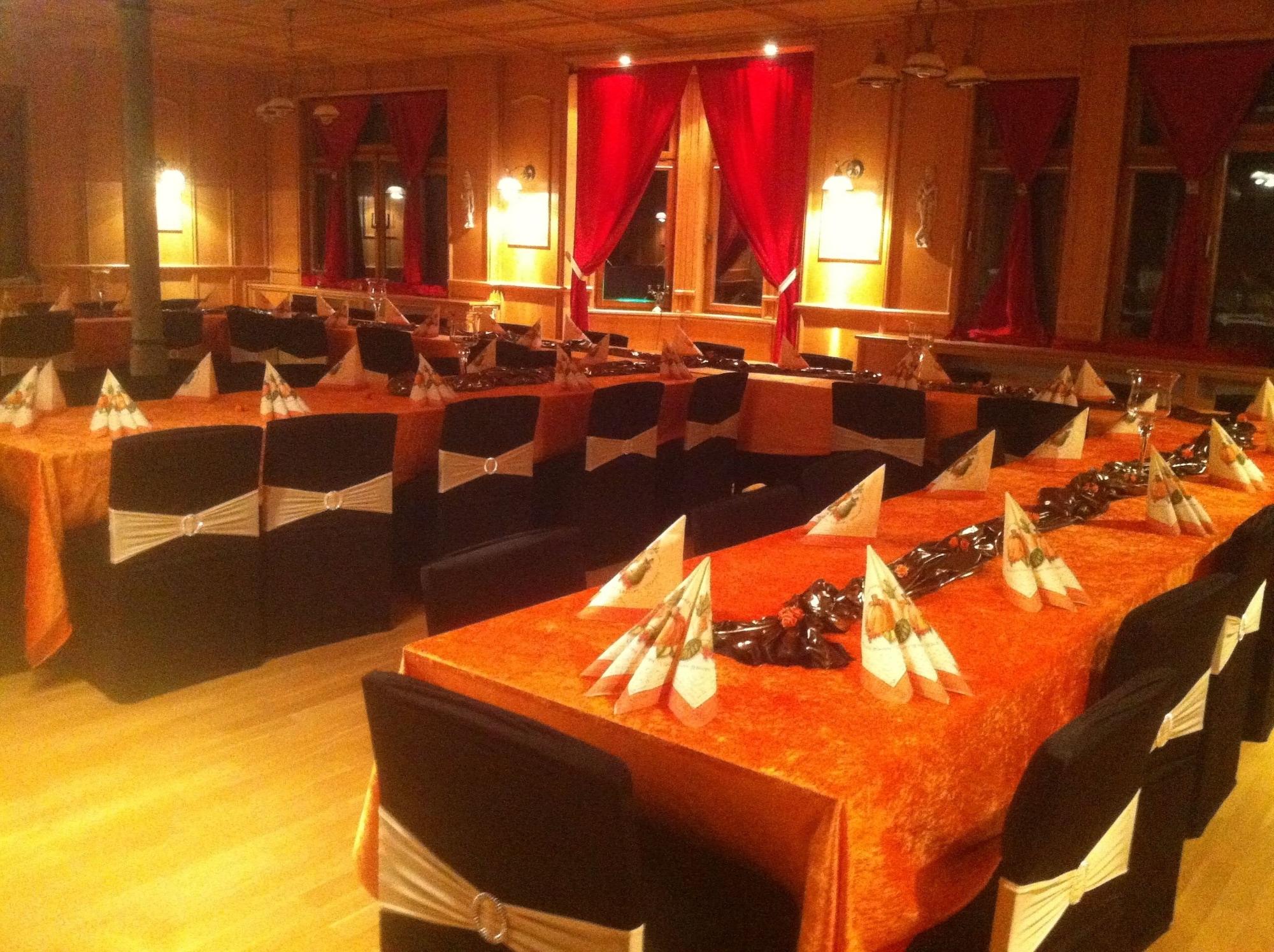 Salón de Baile Hotel Restaurant Zur Hallenburg