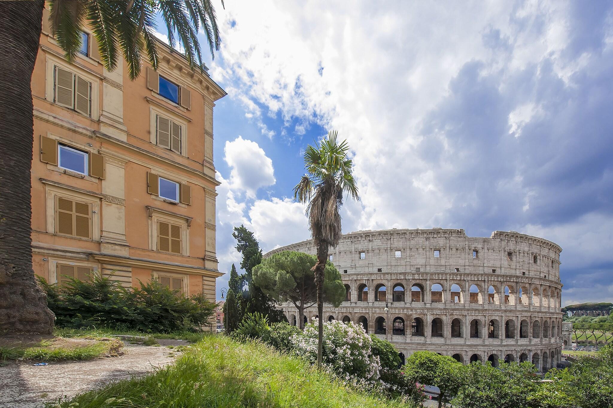 Vista Exterior Colosseum Corner