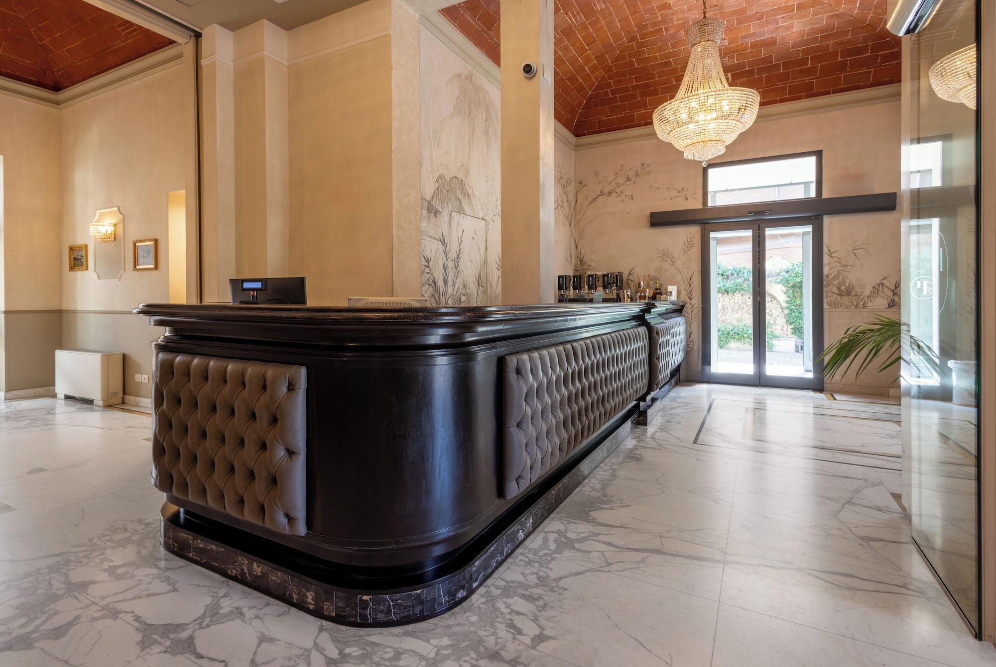 Bar/Salón Hotel Embassy