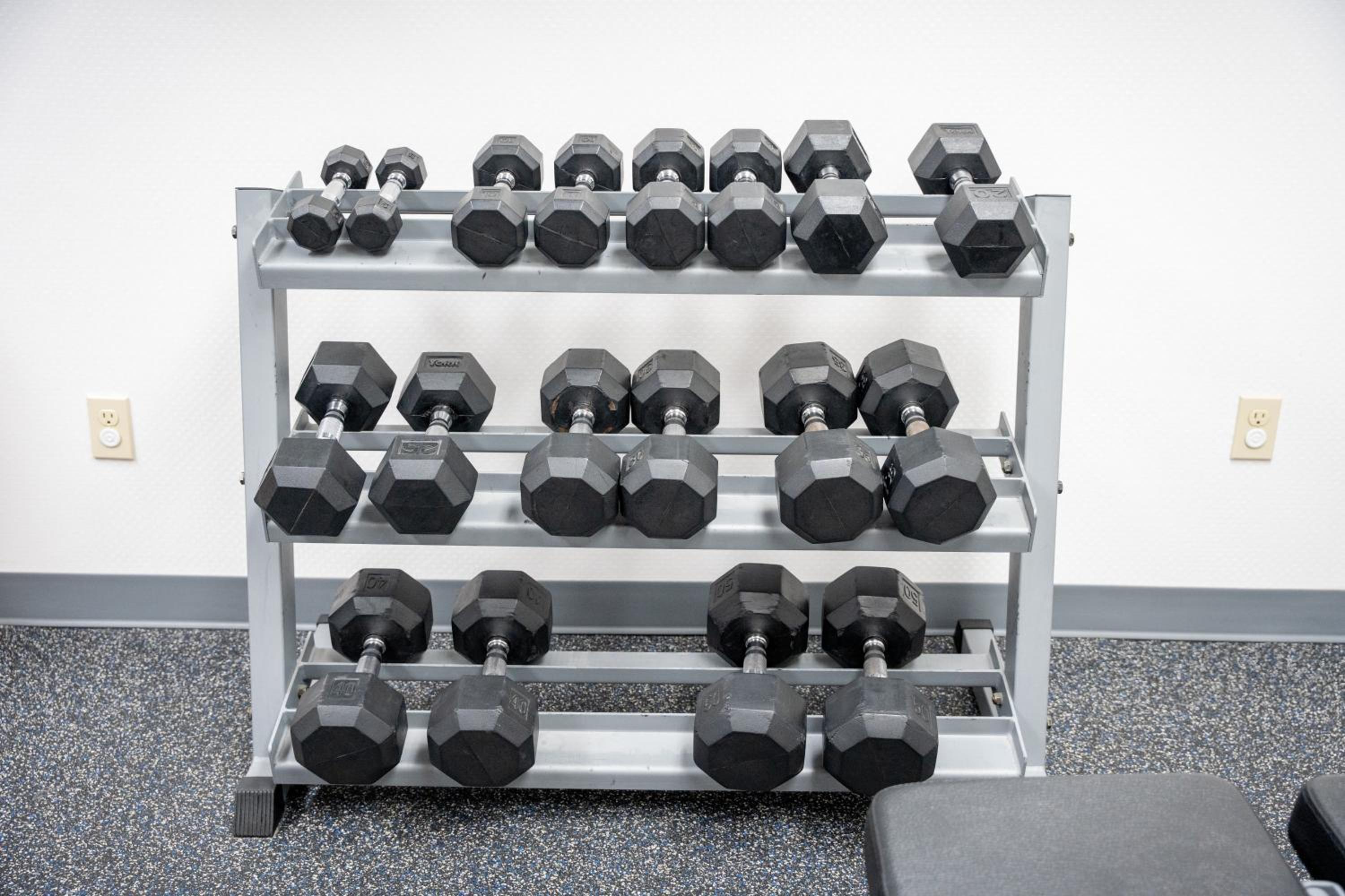 Gimnasio Coshocton Village Inn and Suites