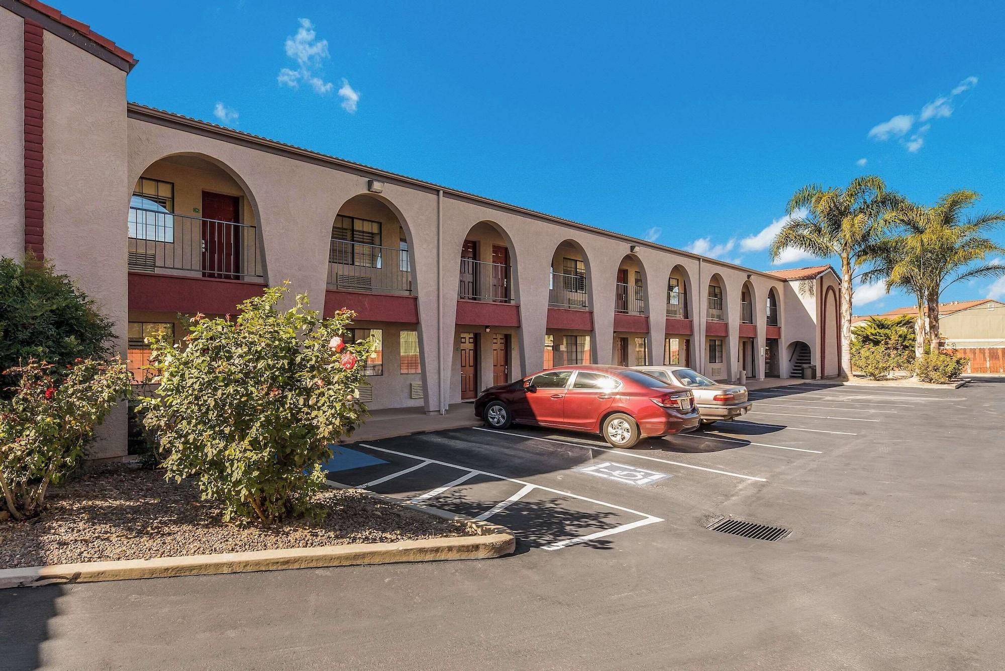 Vista Exterior Quality Inn Near Fort Hunter Liggett