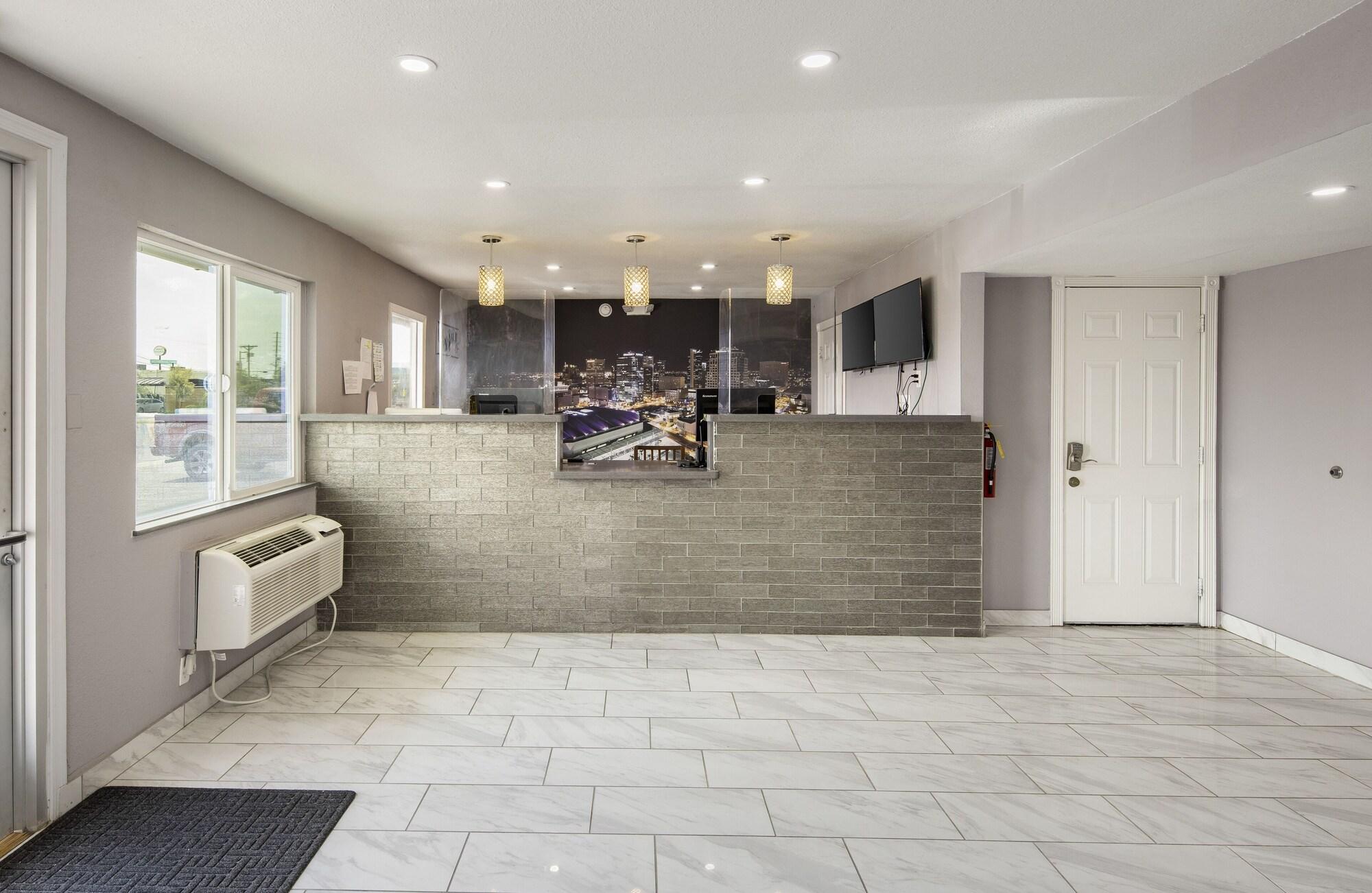 Vista Lobby Super 8 by Wyndham Phoenix West