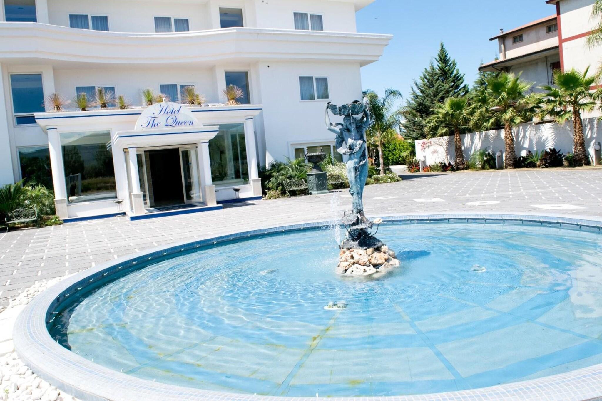 Vista Piscina Hotel The Queen