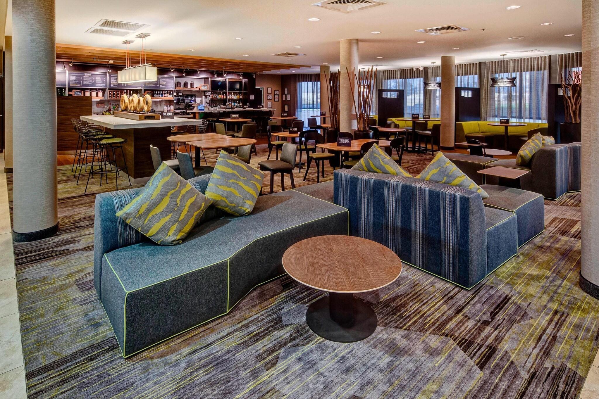 Vista Lobby Courtyard by Marriott Alexandria