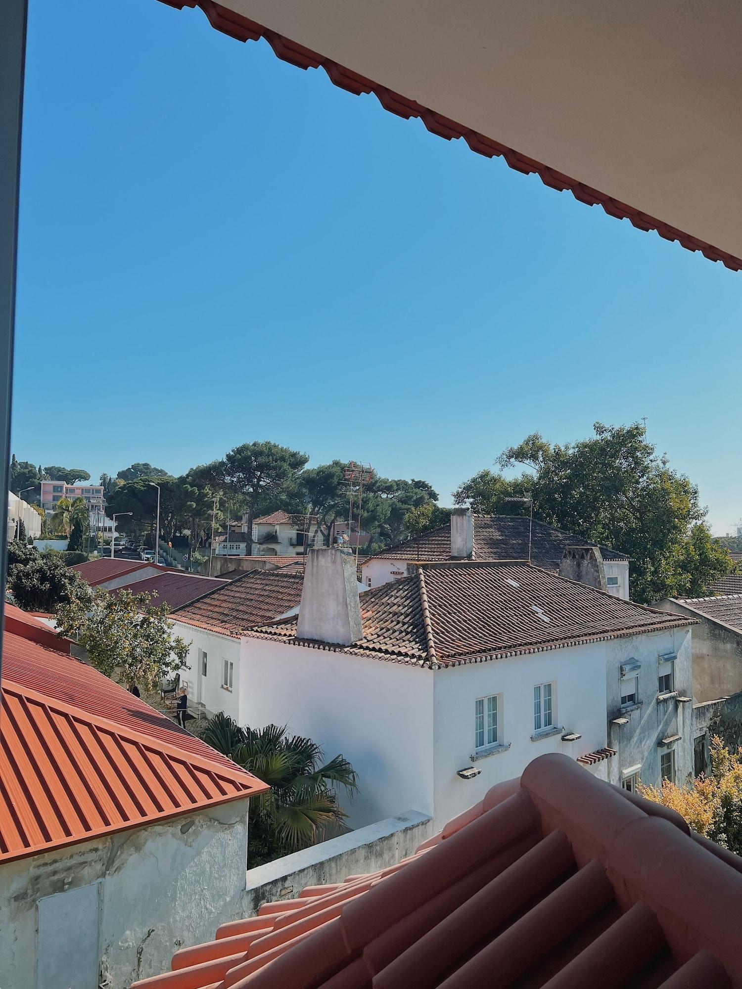 Varios Luna House