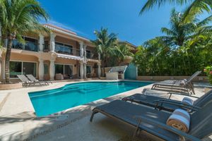 Alquiler Temporario - Chic, casual luxury, private, spacious, ideal location minutes walk to the beach