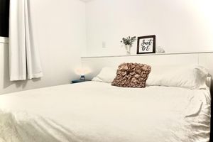 Alquiler Vacacional - Bliss Shores Waterfront Chalet & attached Guest Suite: Sunsets & Northern Lights