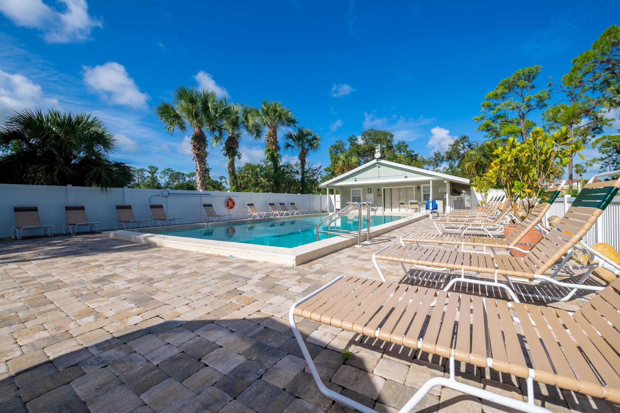 Varios Naples RV Resort