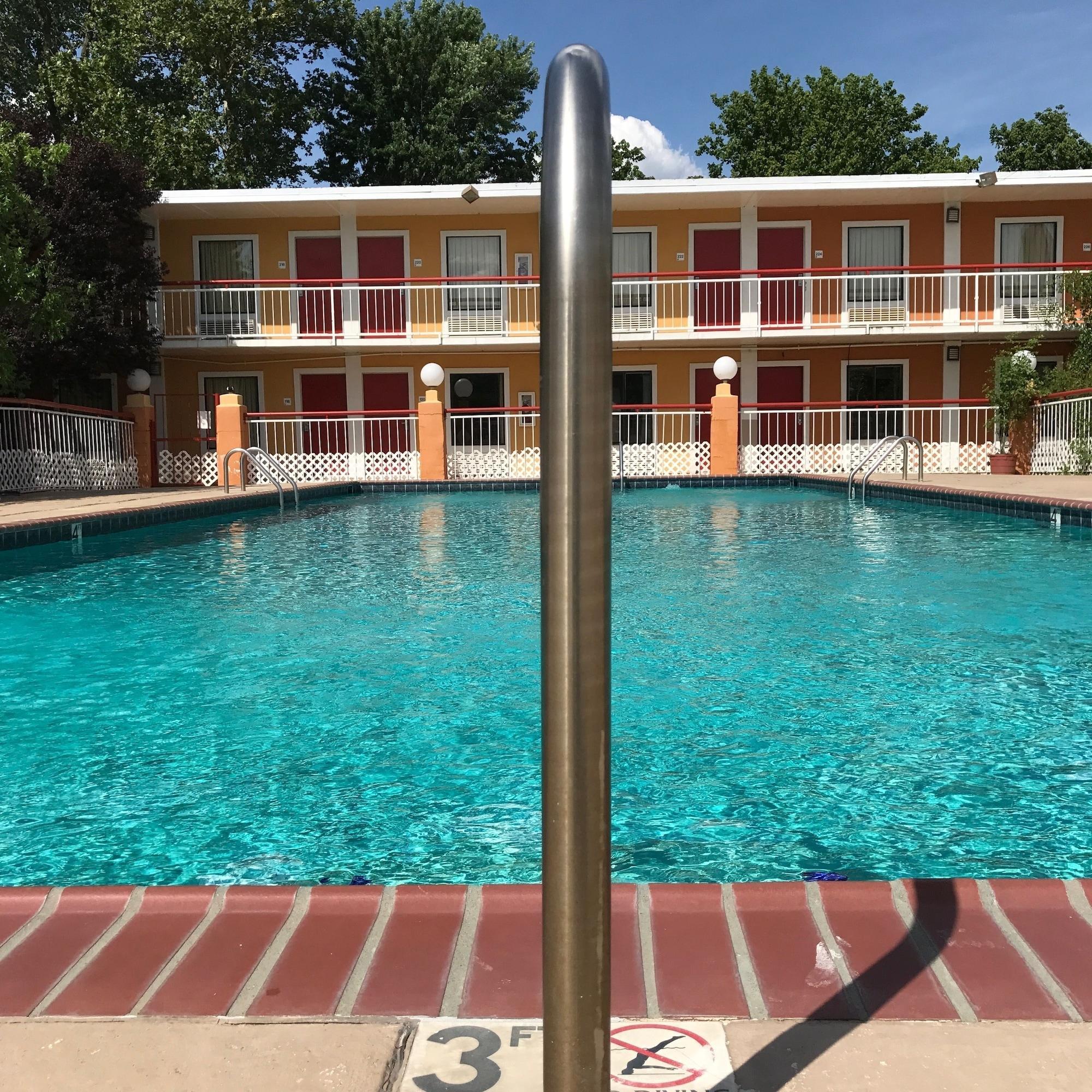 Vista Exterior Milan Inn & Suites