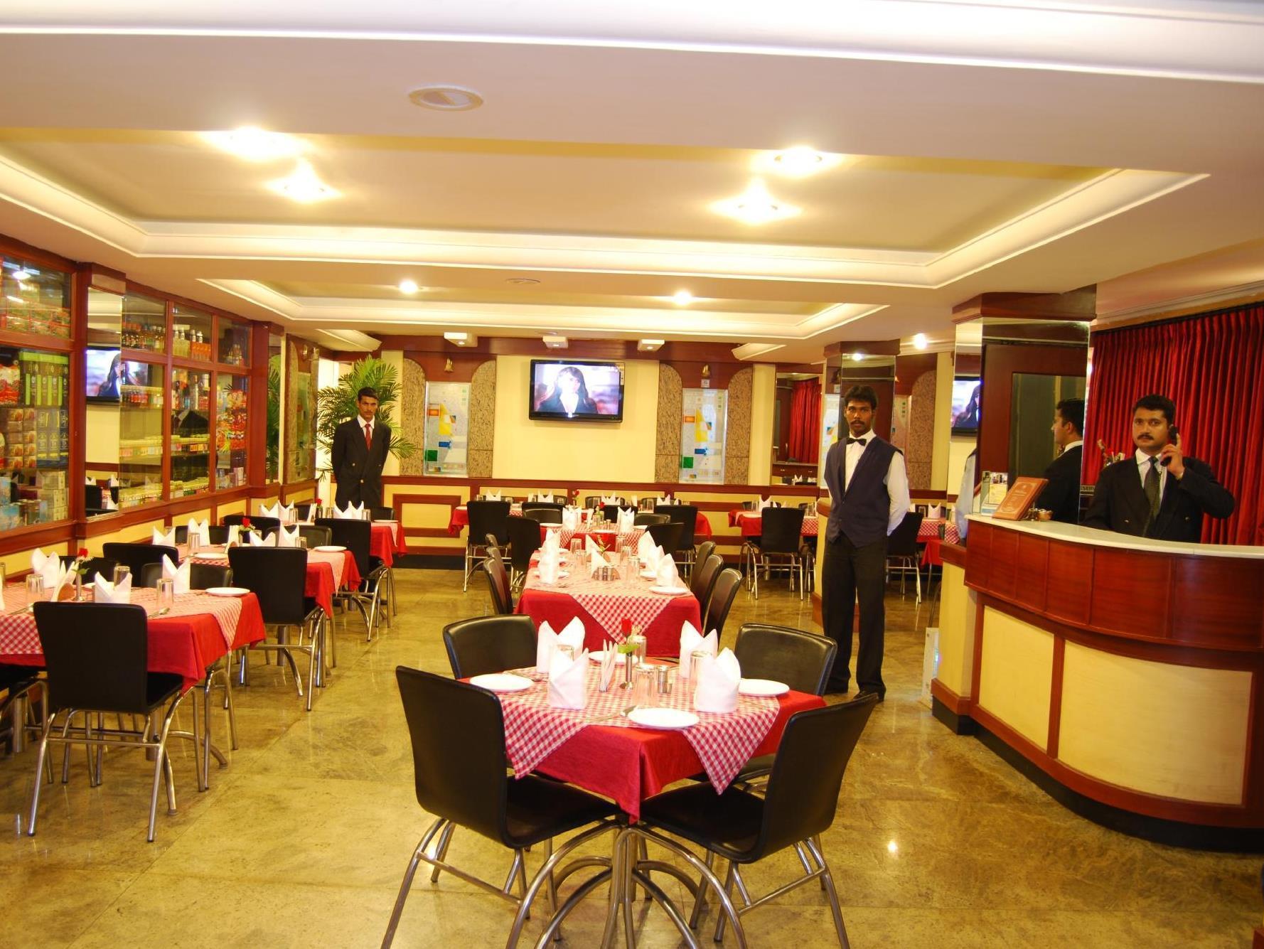 Vista Exterior Ponmari Residency