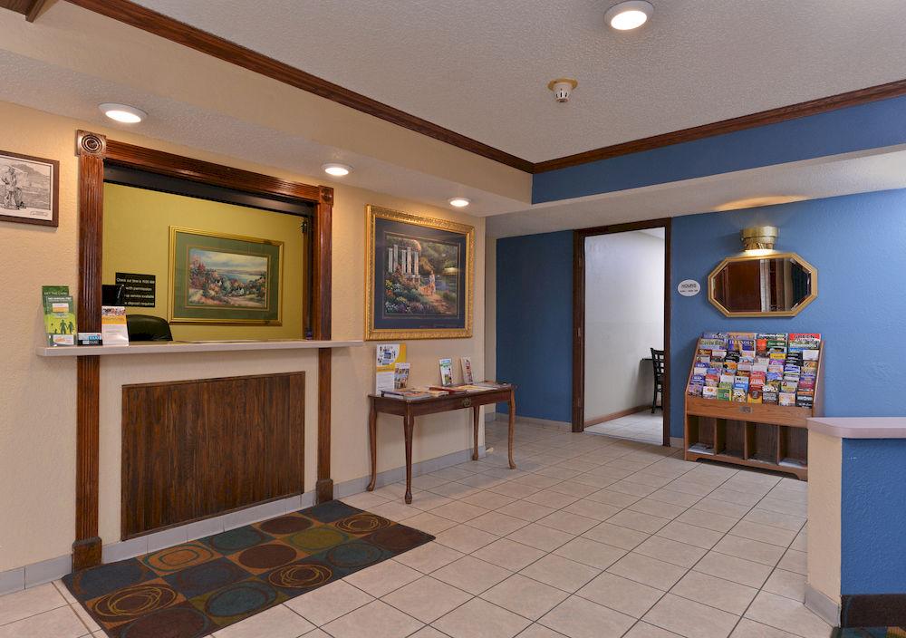 Vista Lobby Rodeway Inn, Waukegan
