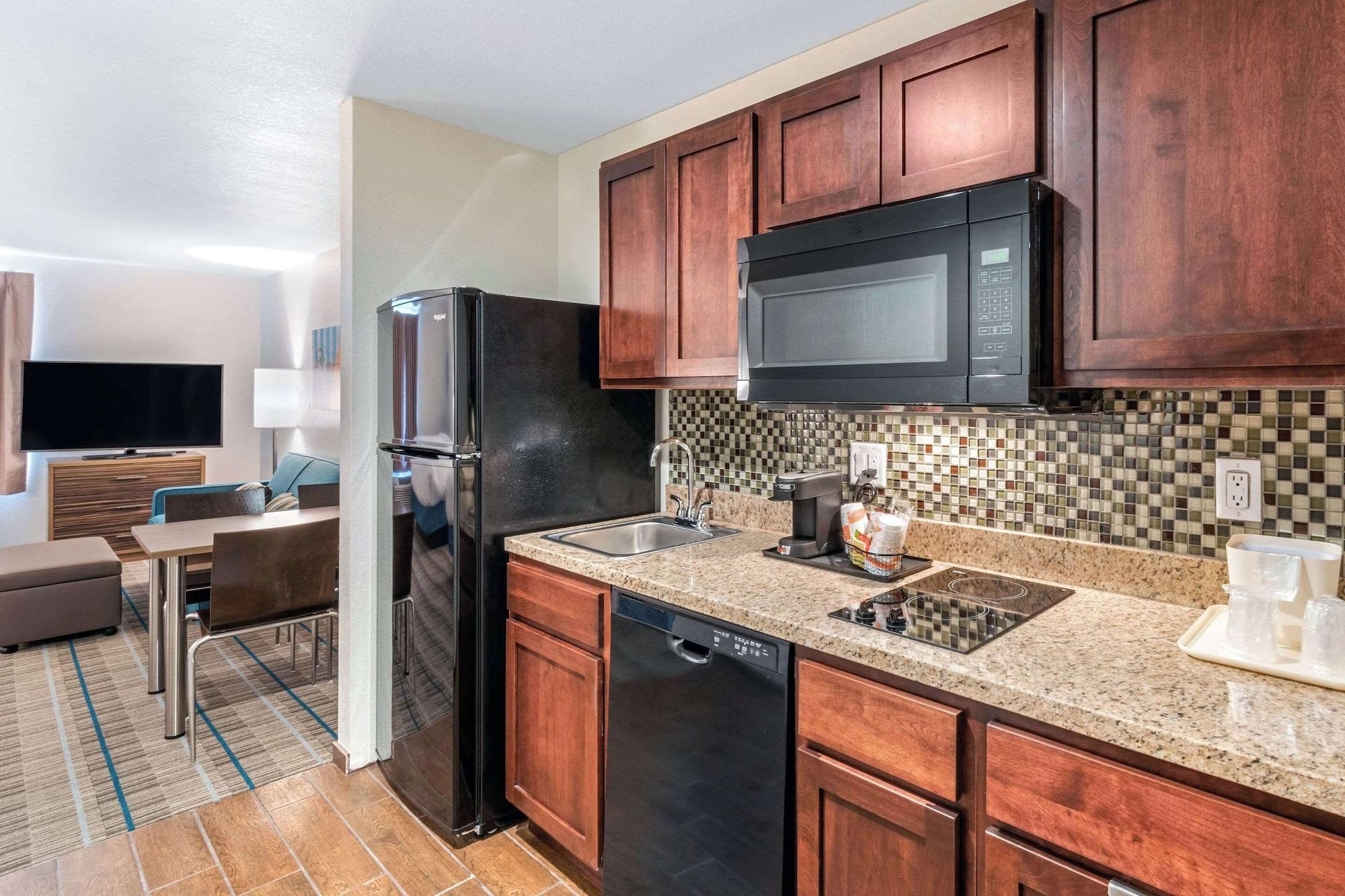 Varios MainStay Suites Denver International Airport