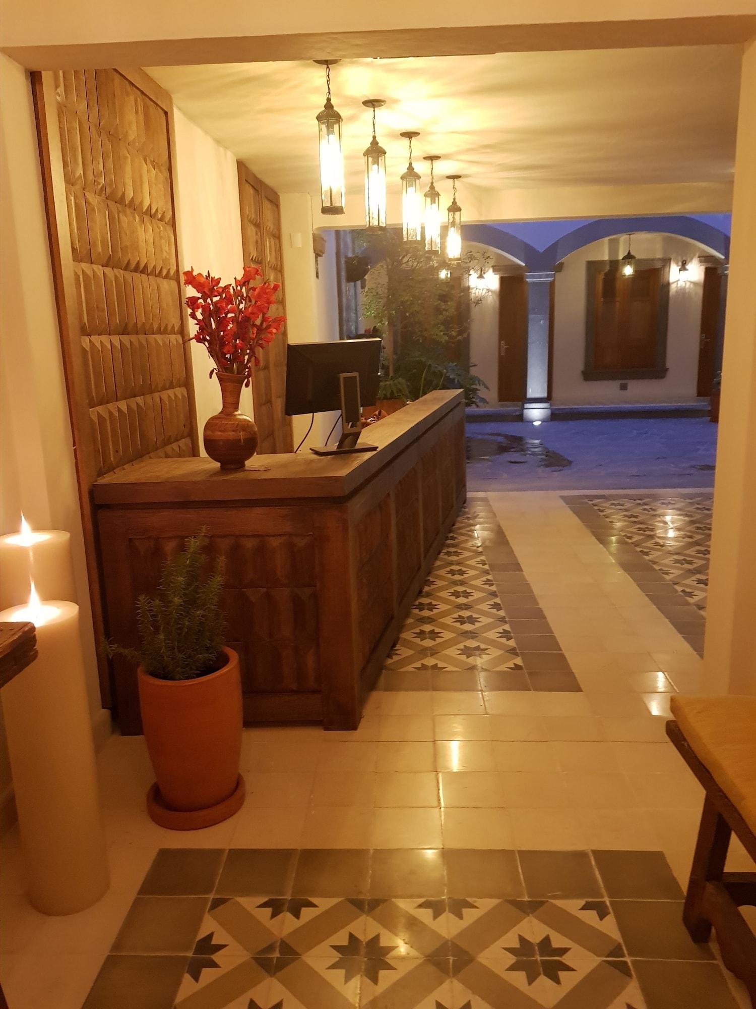 Vista Lobby Hotel Puerta San Pedro