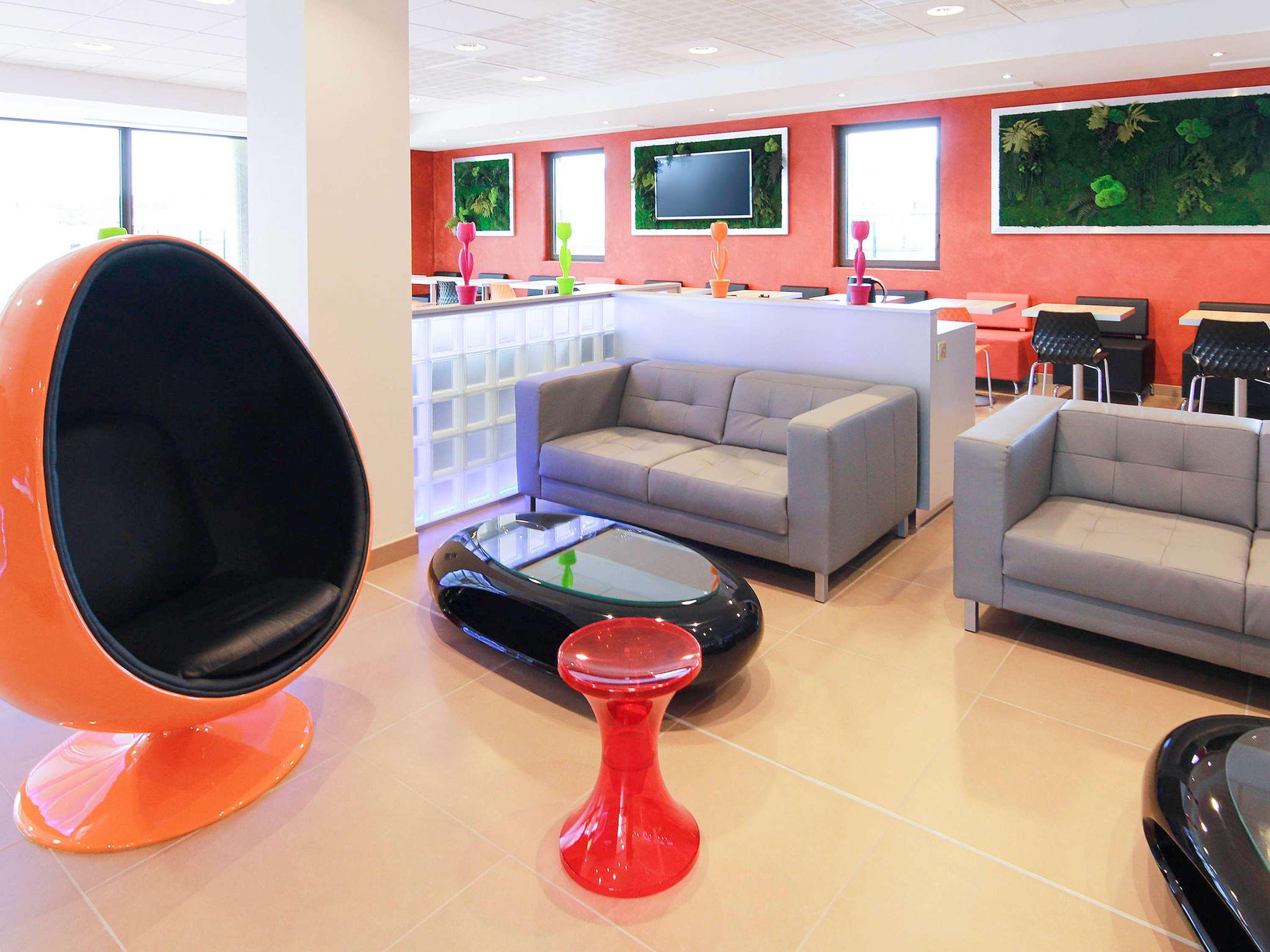 Vista Exterior Ibis Styles Flers