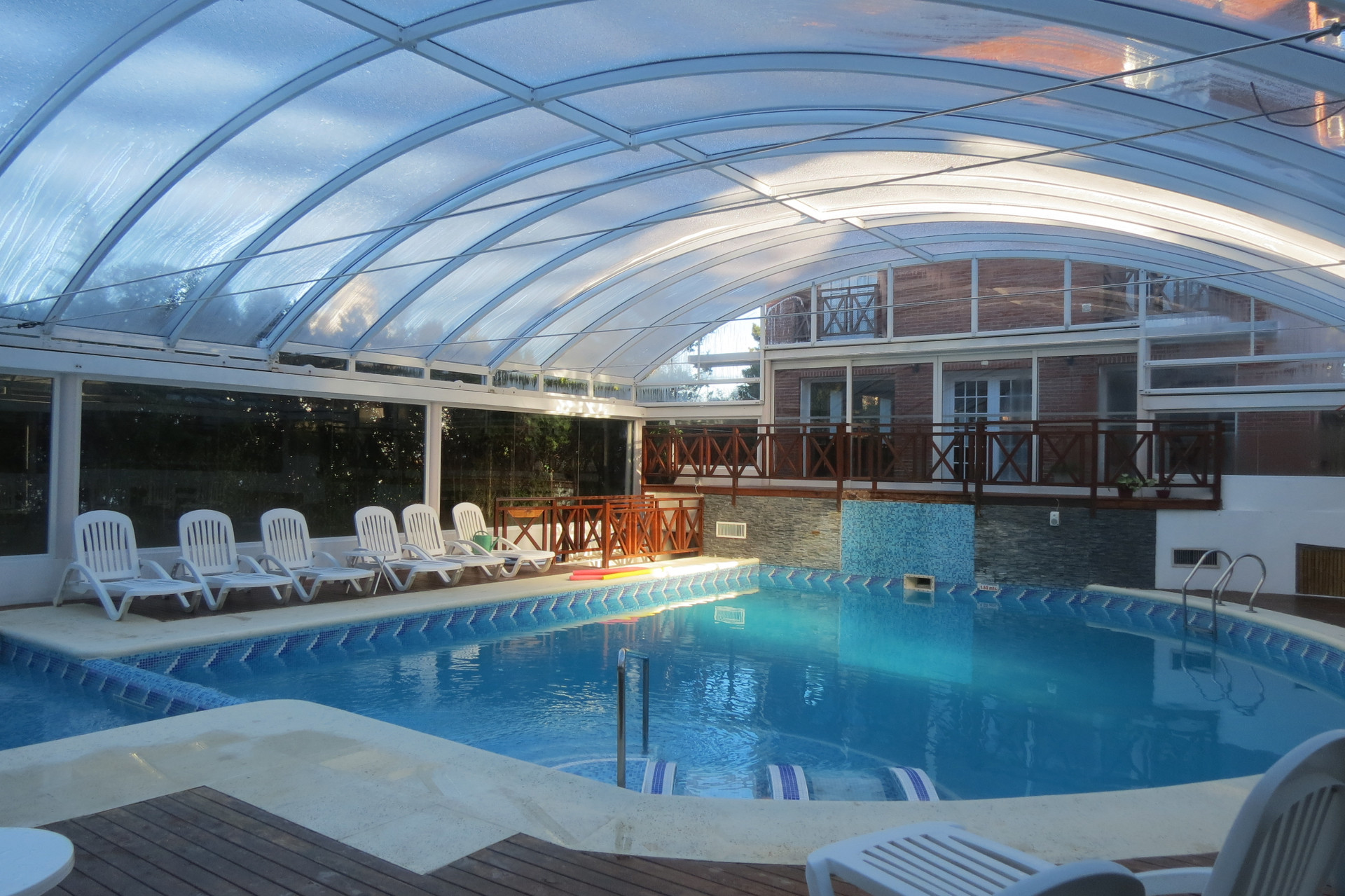 Vista Piscina Apart del Sol Wellness Spa