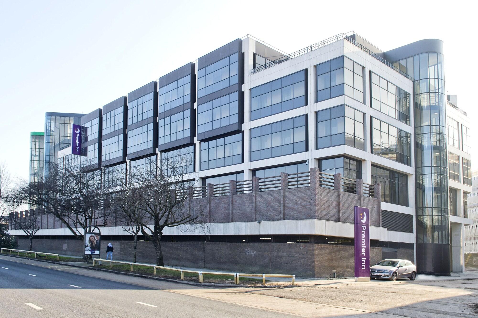 Vista Exterior Premier Inn London Chiswick