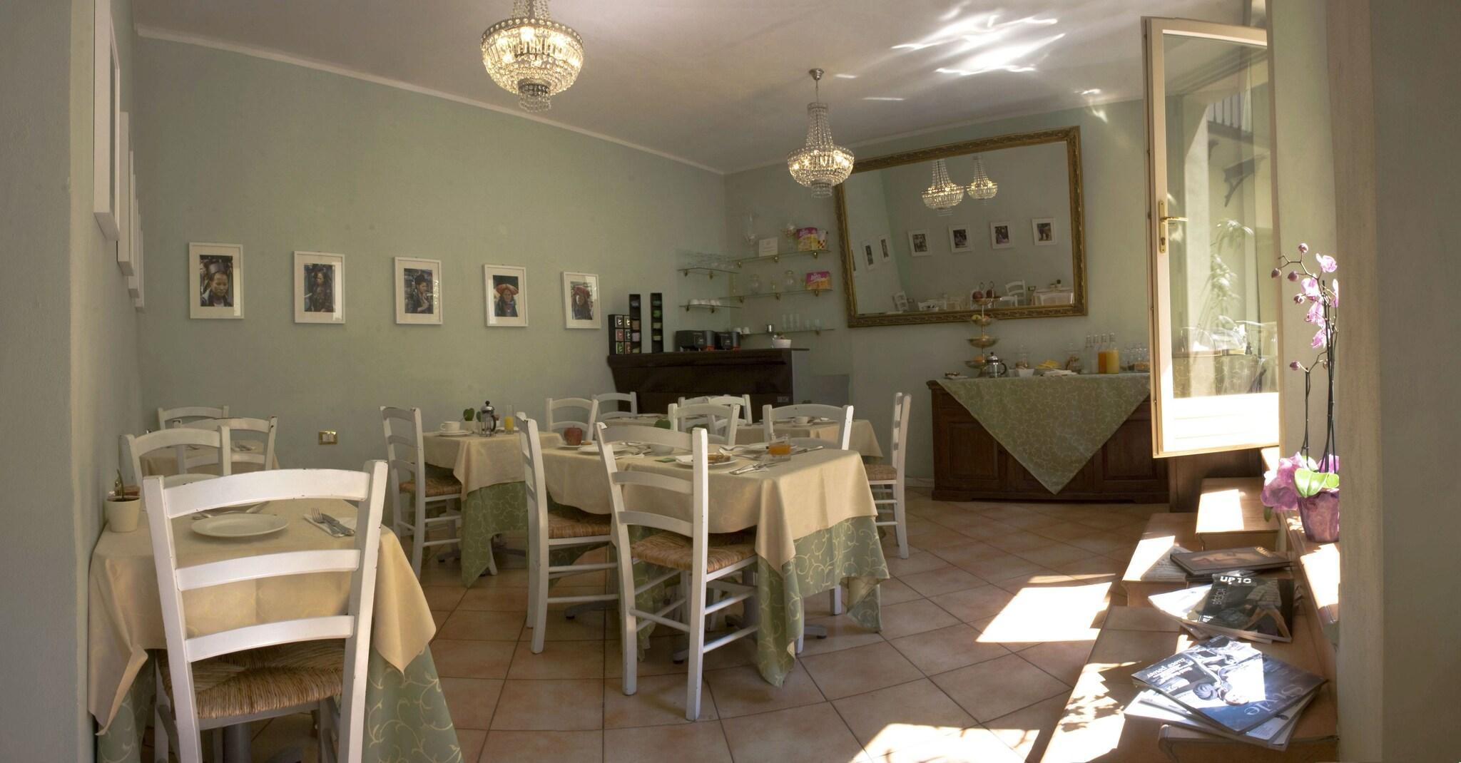 Bar/Salón Albergo Orologio