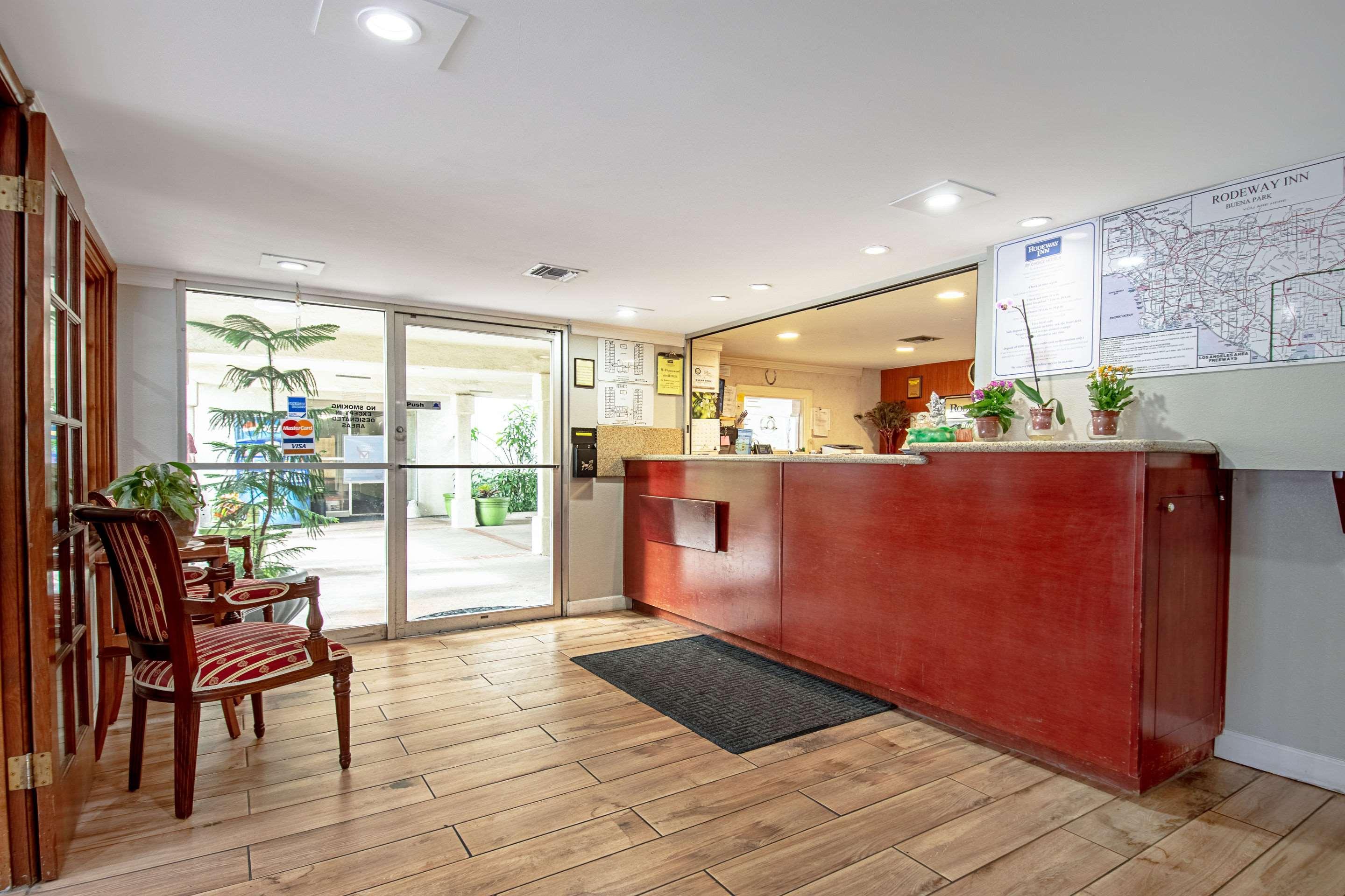 Vista Lobby The Berry Inn