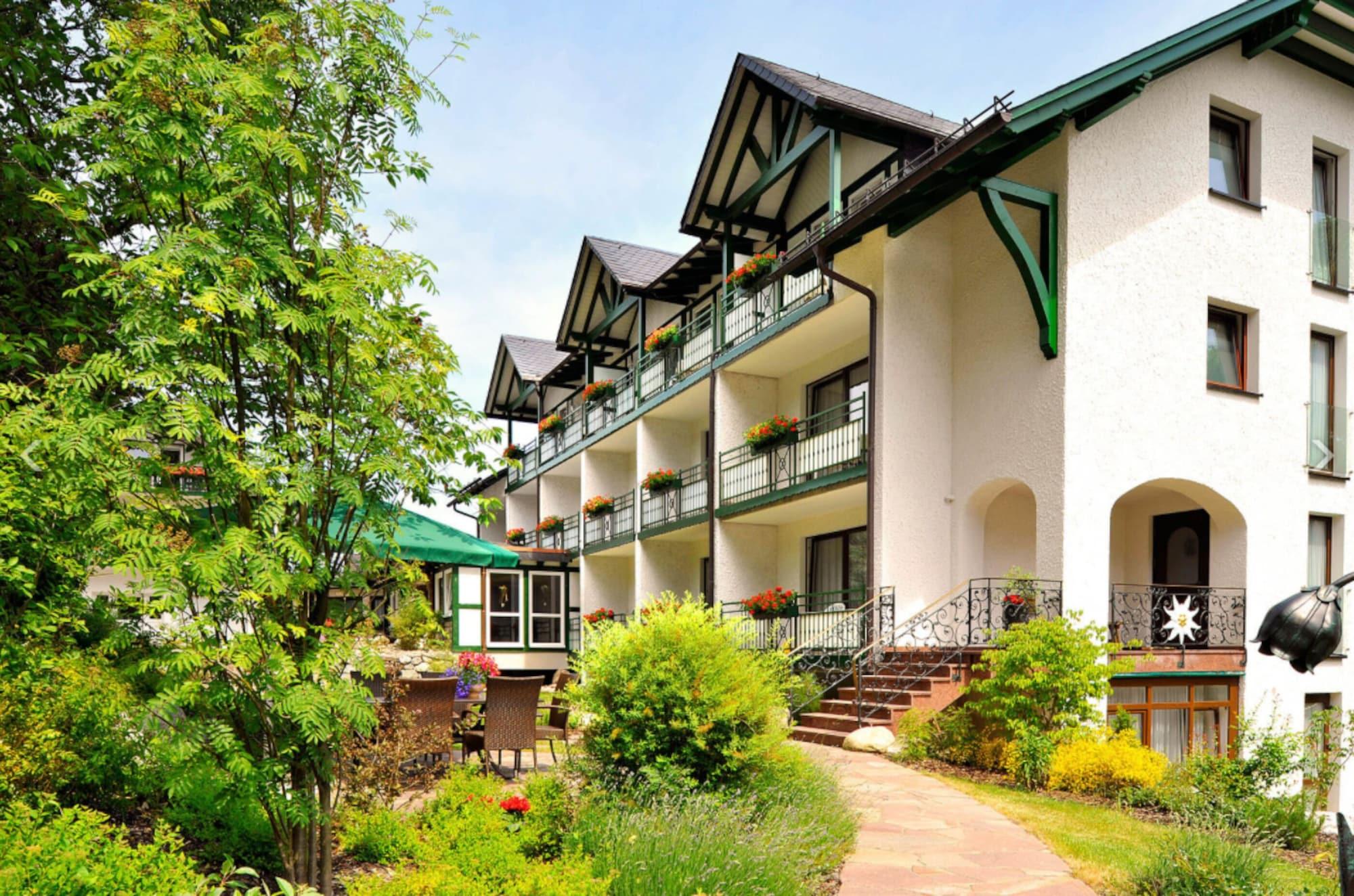 Varios Hotel Edelweiss