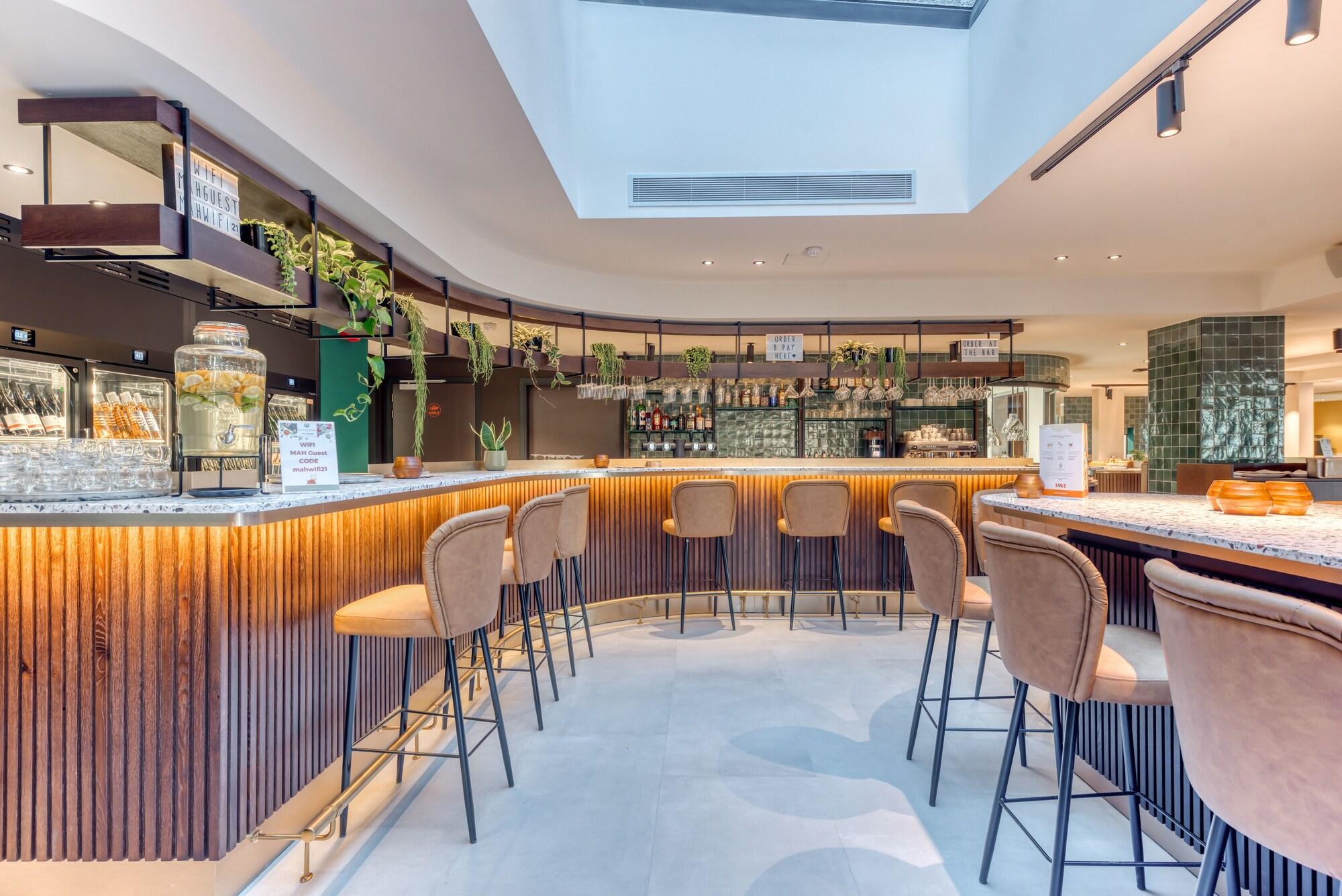 Bar/Salón Mah Hotel