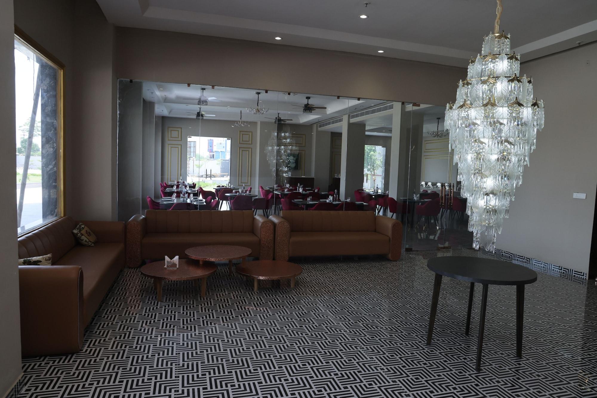 Vista Lobby Pallacia A Luxury Hotel