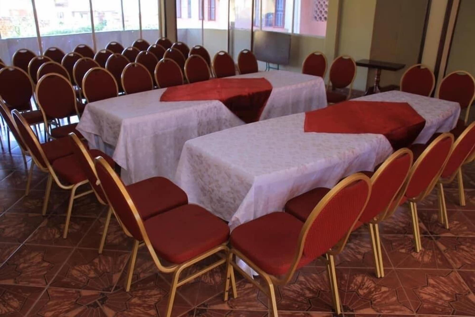 Sala de Reuniones Namugongo Hotel