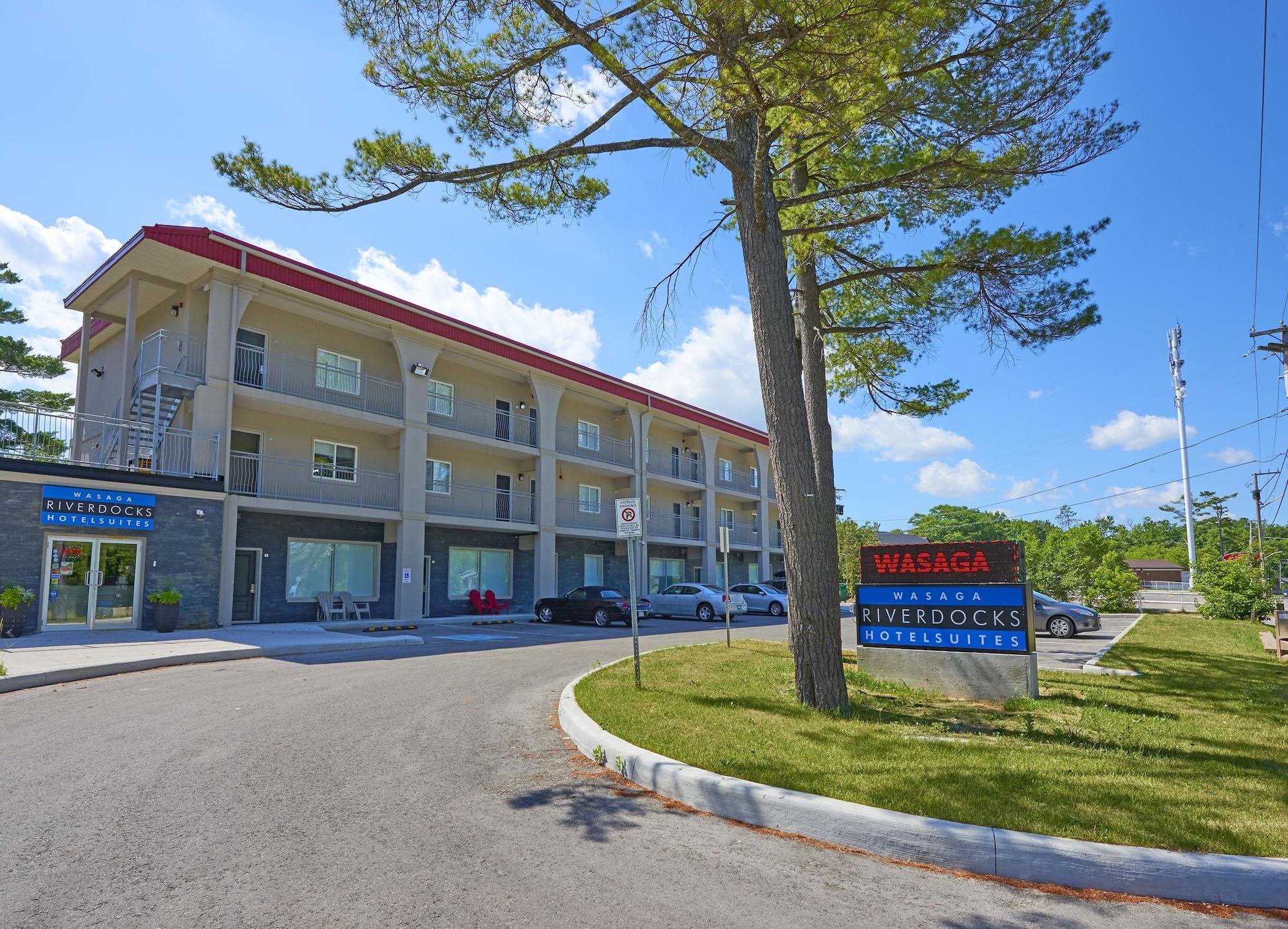 Vista Exterior Wasaga Riverdocks Hotel Suites