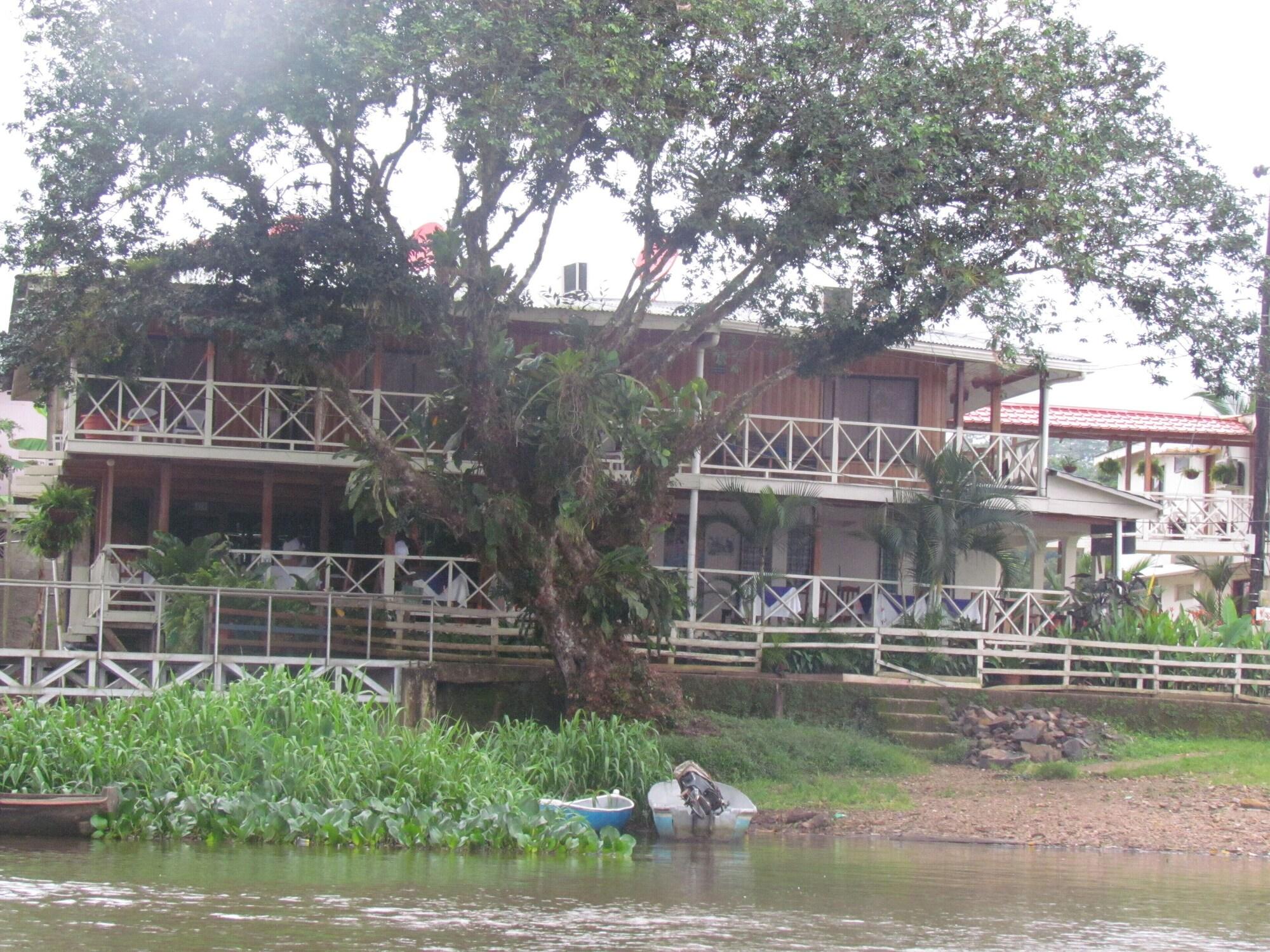 Vista Exterior Hotel Victoria